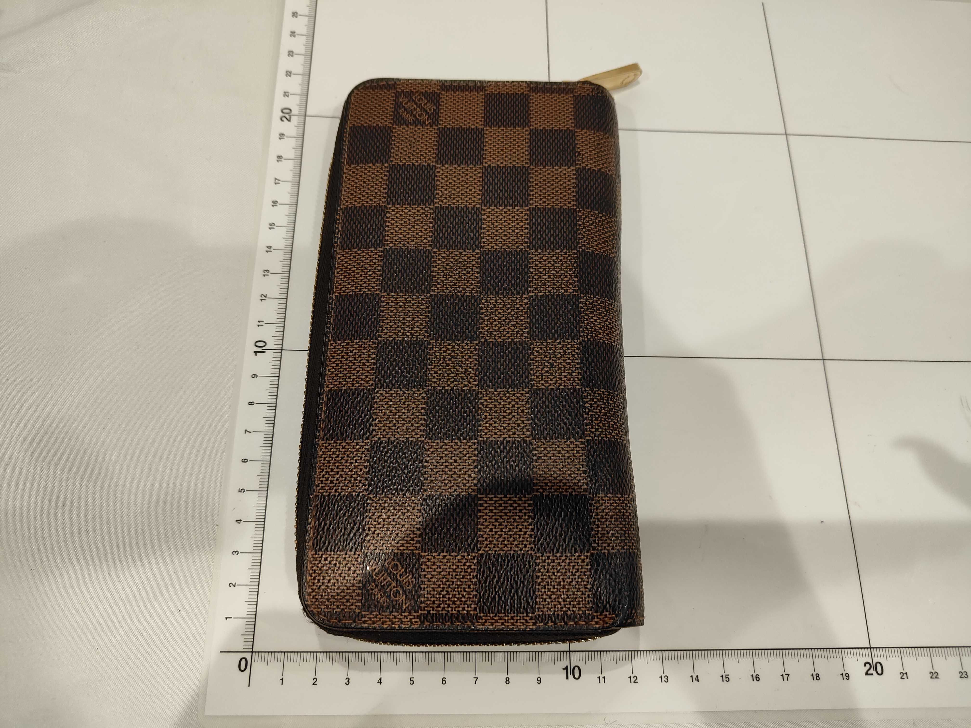 Damier Zippy Wallet Billfold — view 2