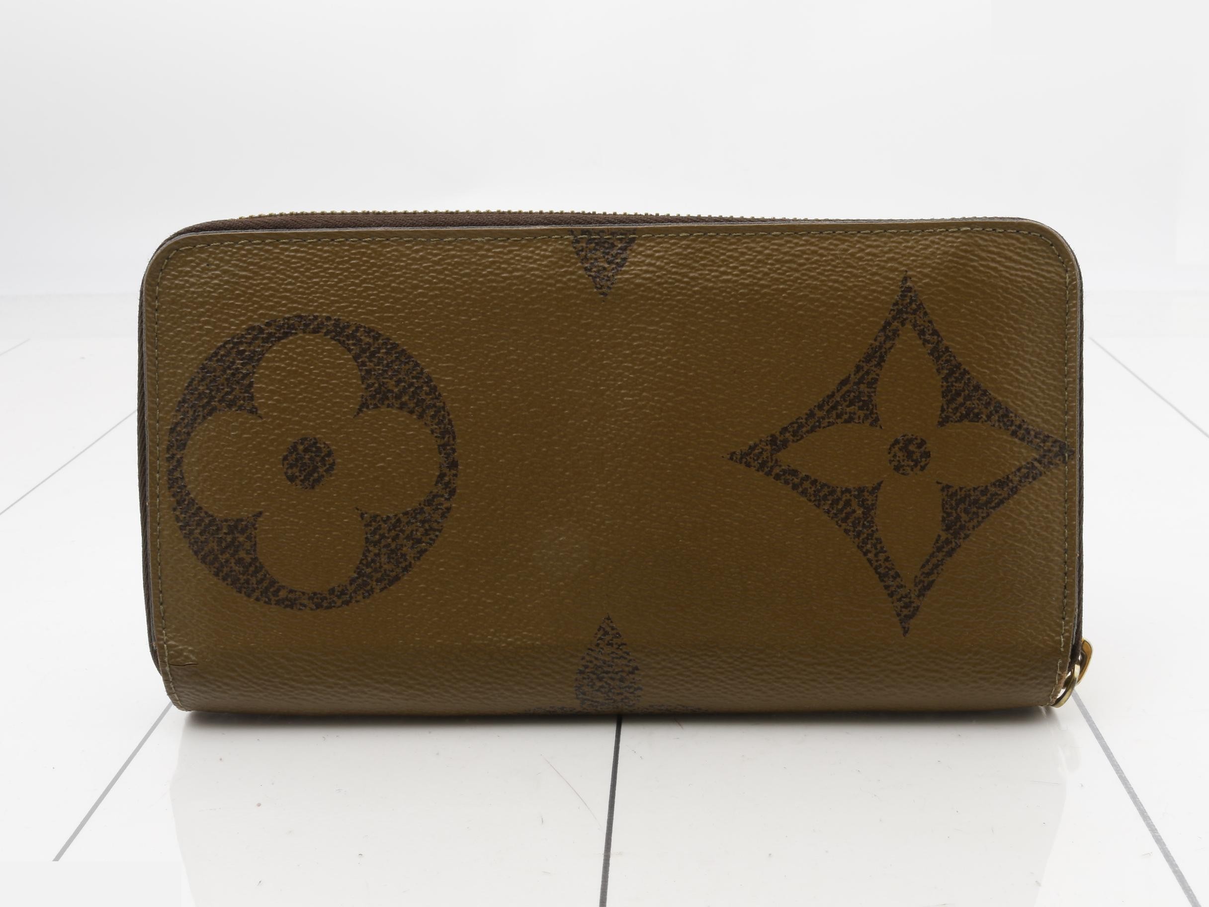 Giant Reverse Zippy Wallet — view 2