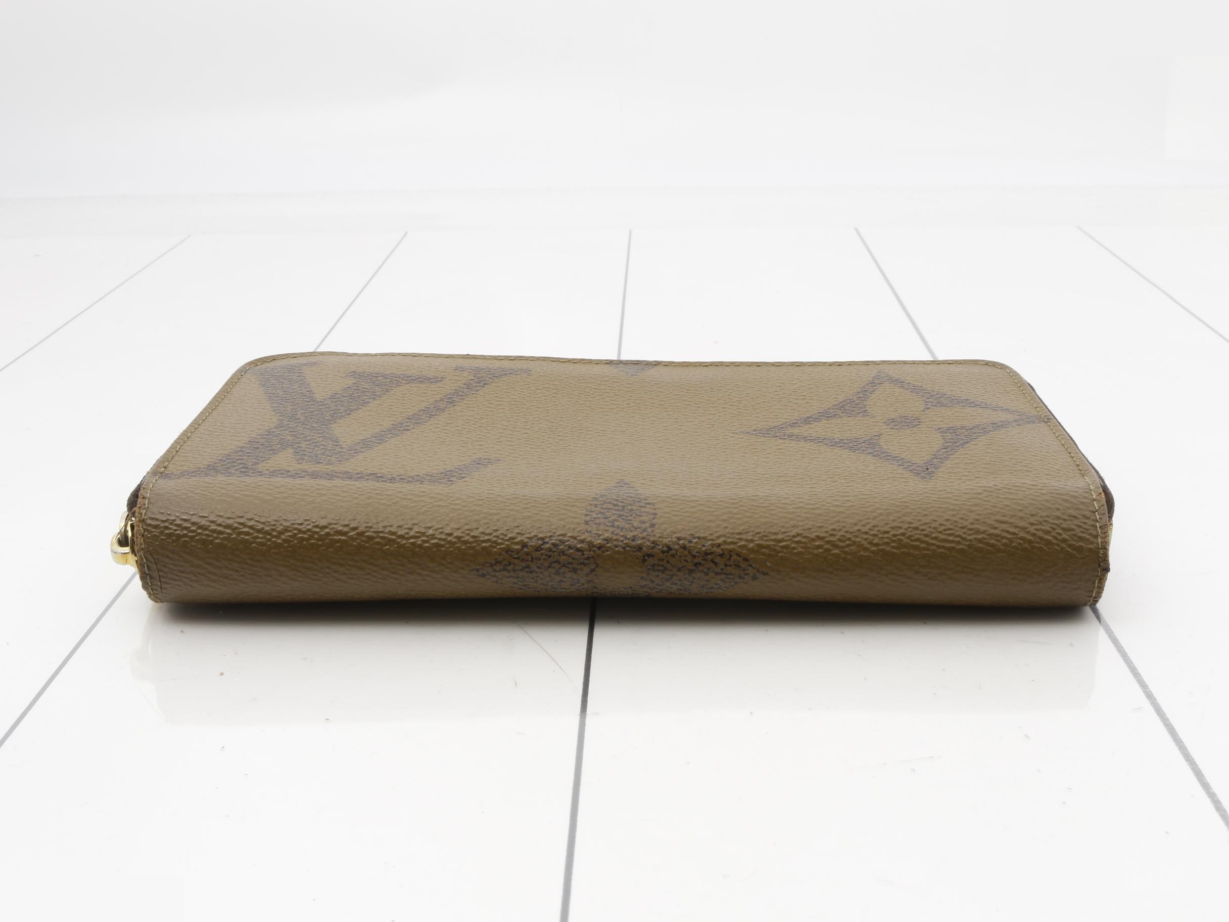 Giant Reverse Zippy Wallet — view 3