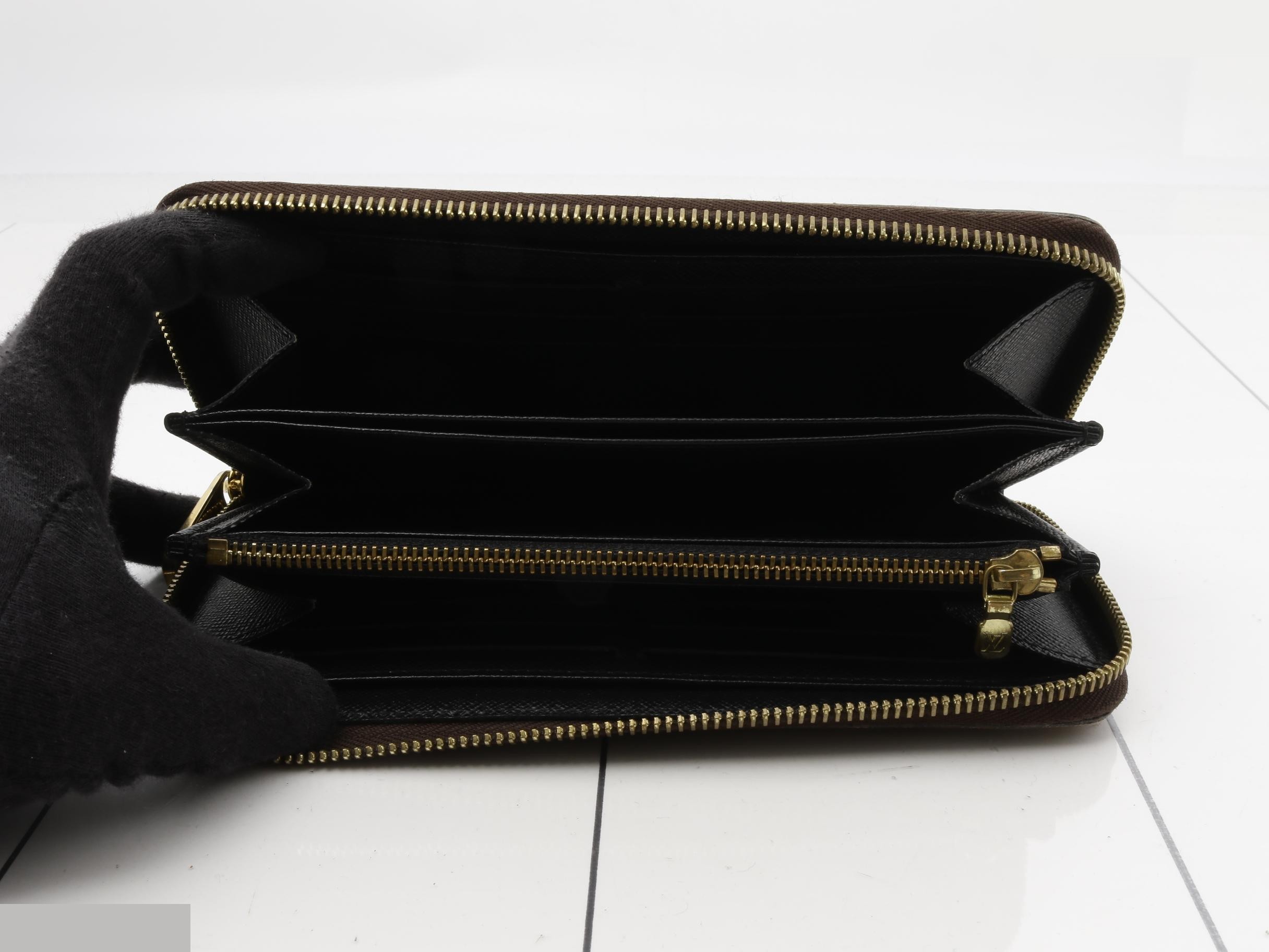 Giant Reverse Zippy Wallet — view 4