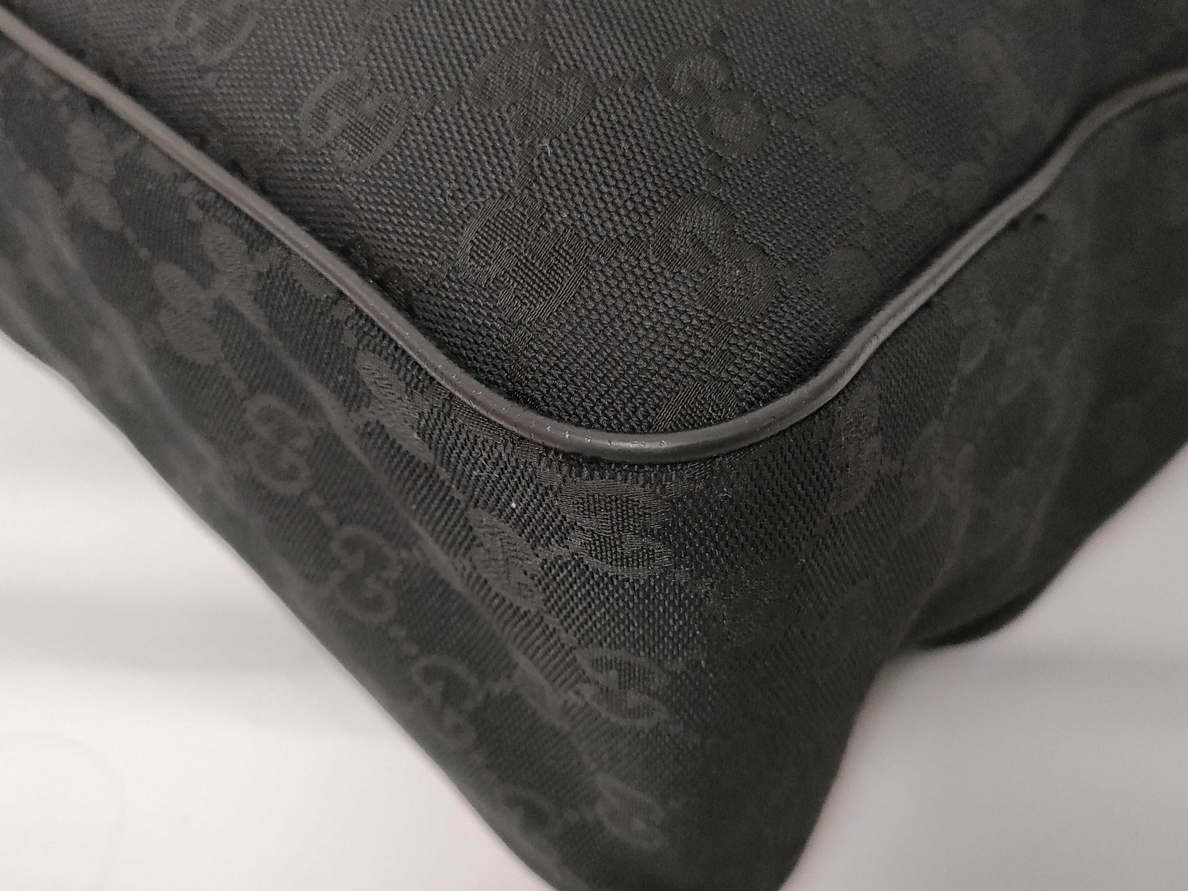 GG Canvas Shoulder Bag — view 4