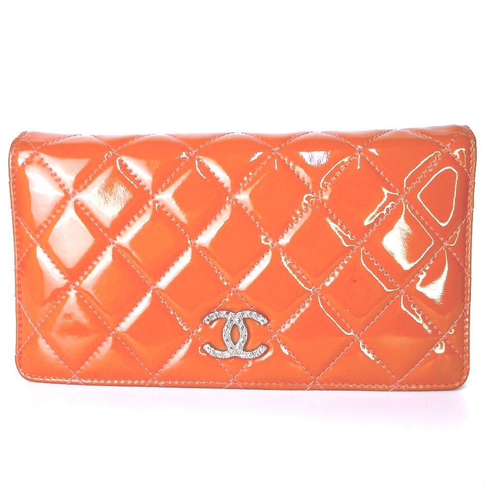 Matelassé (bags) and wallets — view 2