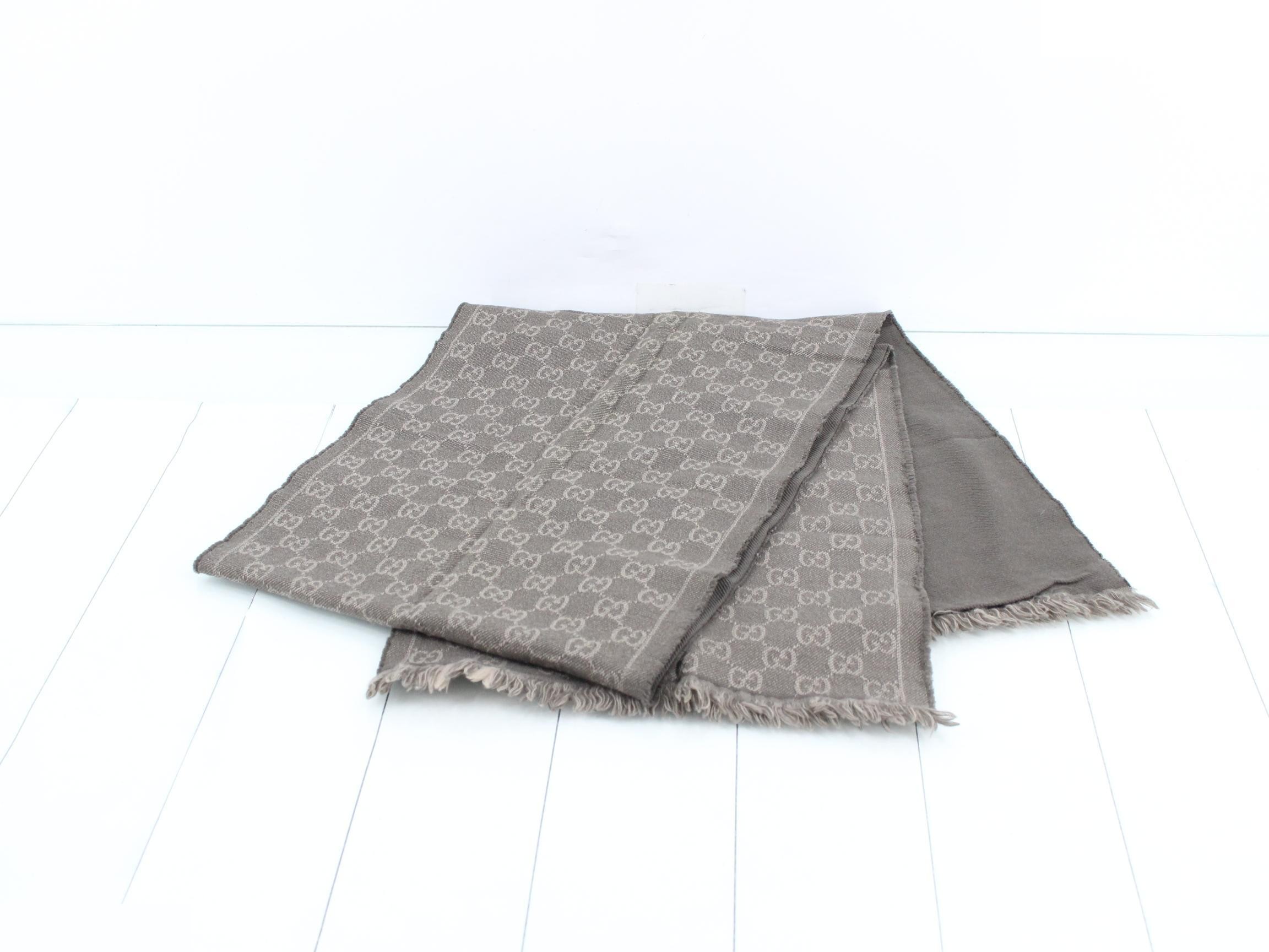 Tag attached. GG pattern Gucci scarf. — view 3