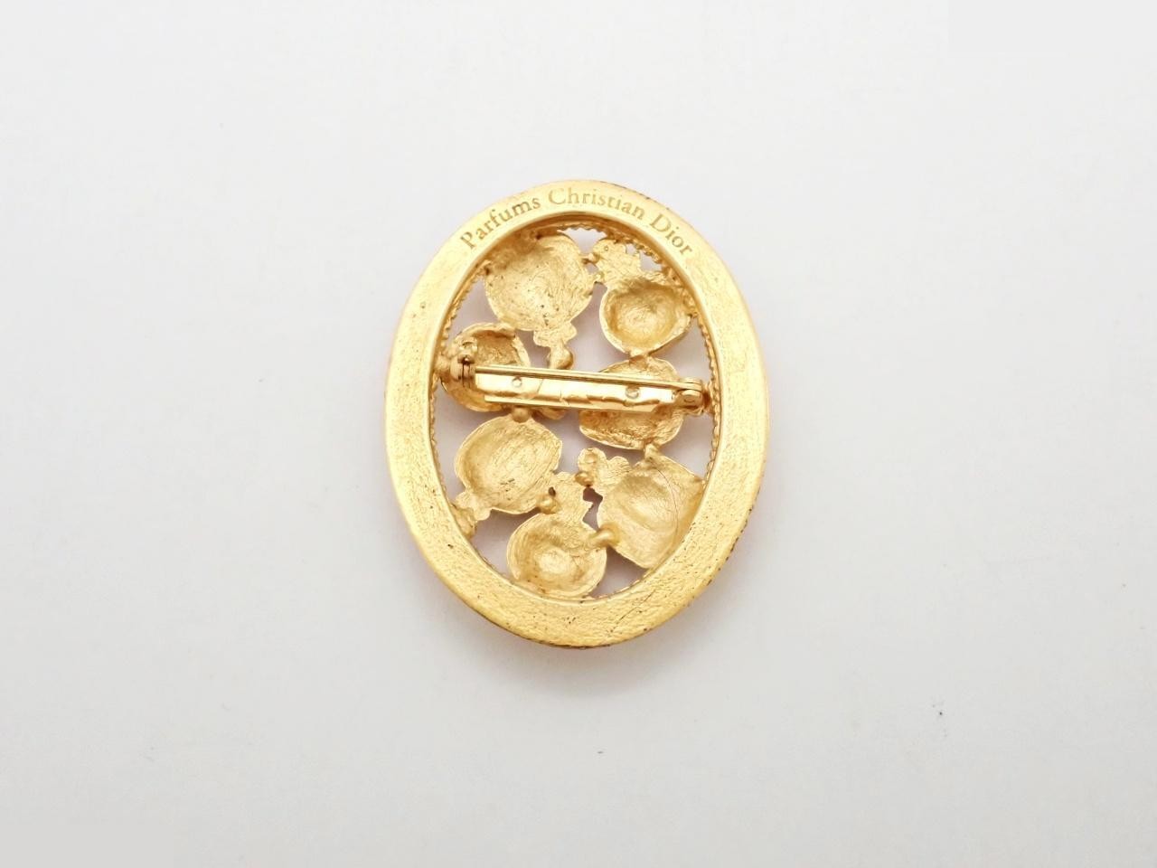 Perfume brooch, gold. — view 2