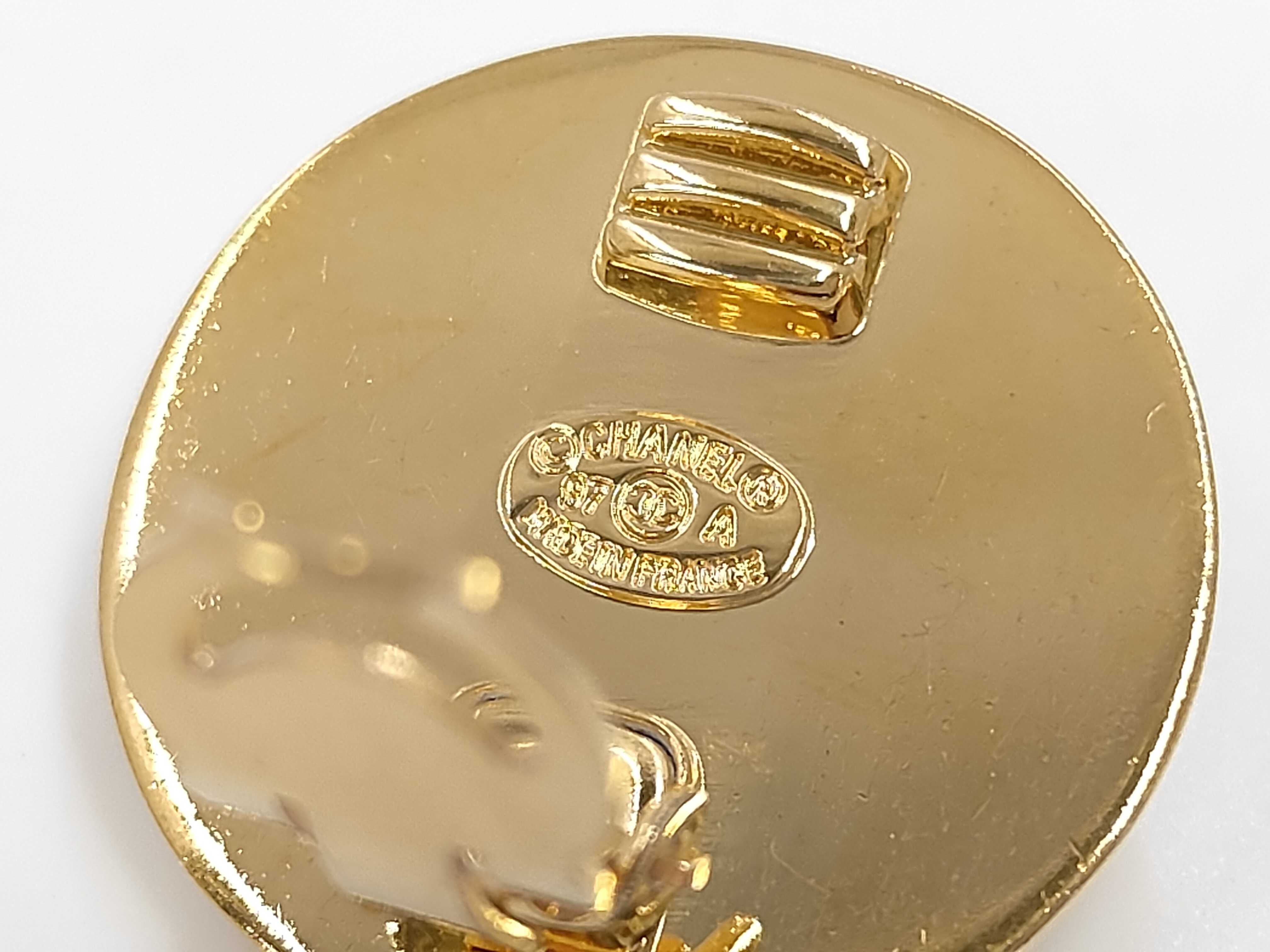 earrings, turnlock style, gold and silver, 2.5cm diameter, item number 97A. — view 4