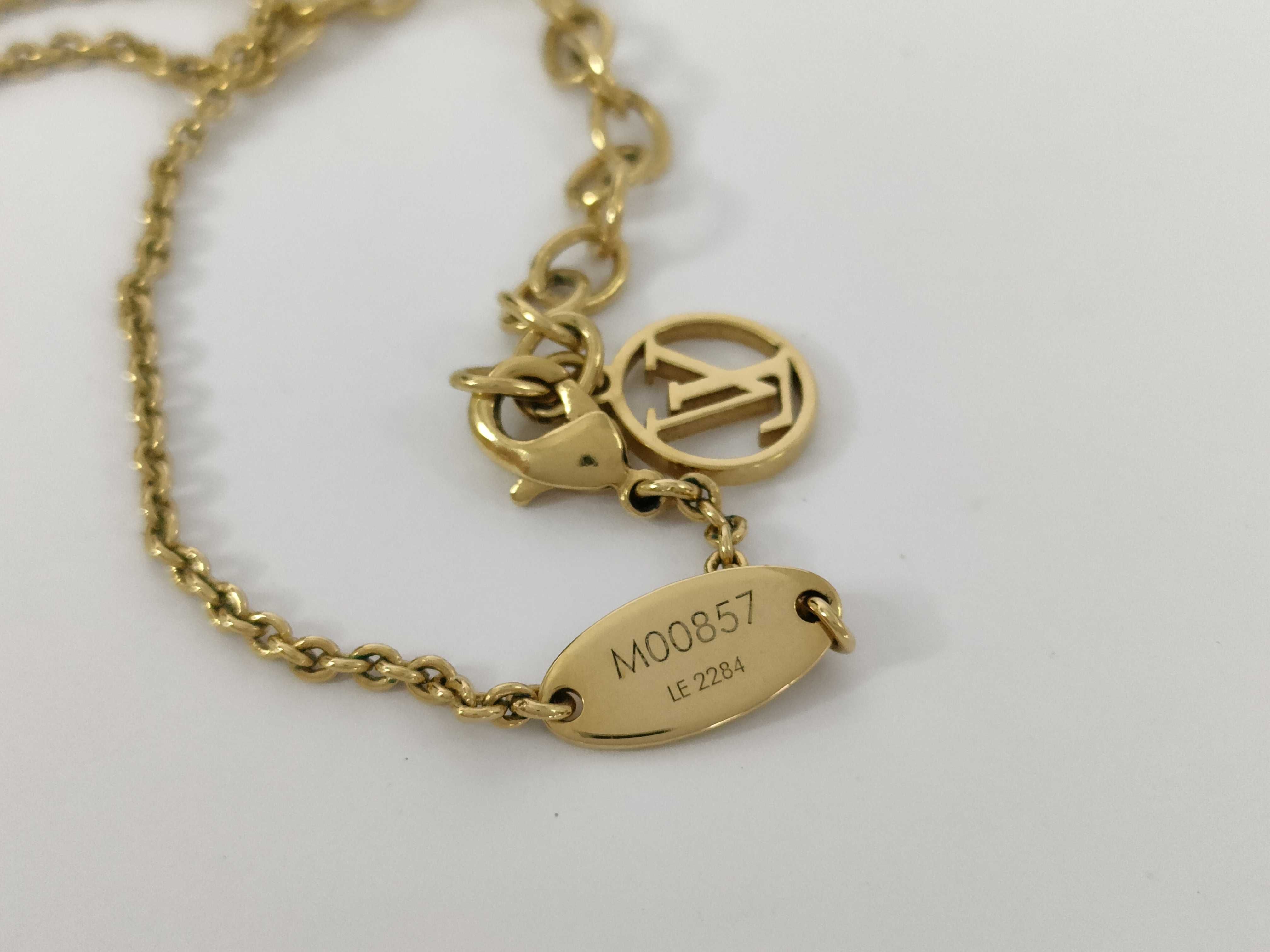 Essential V Necklace — view 6