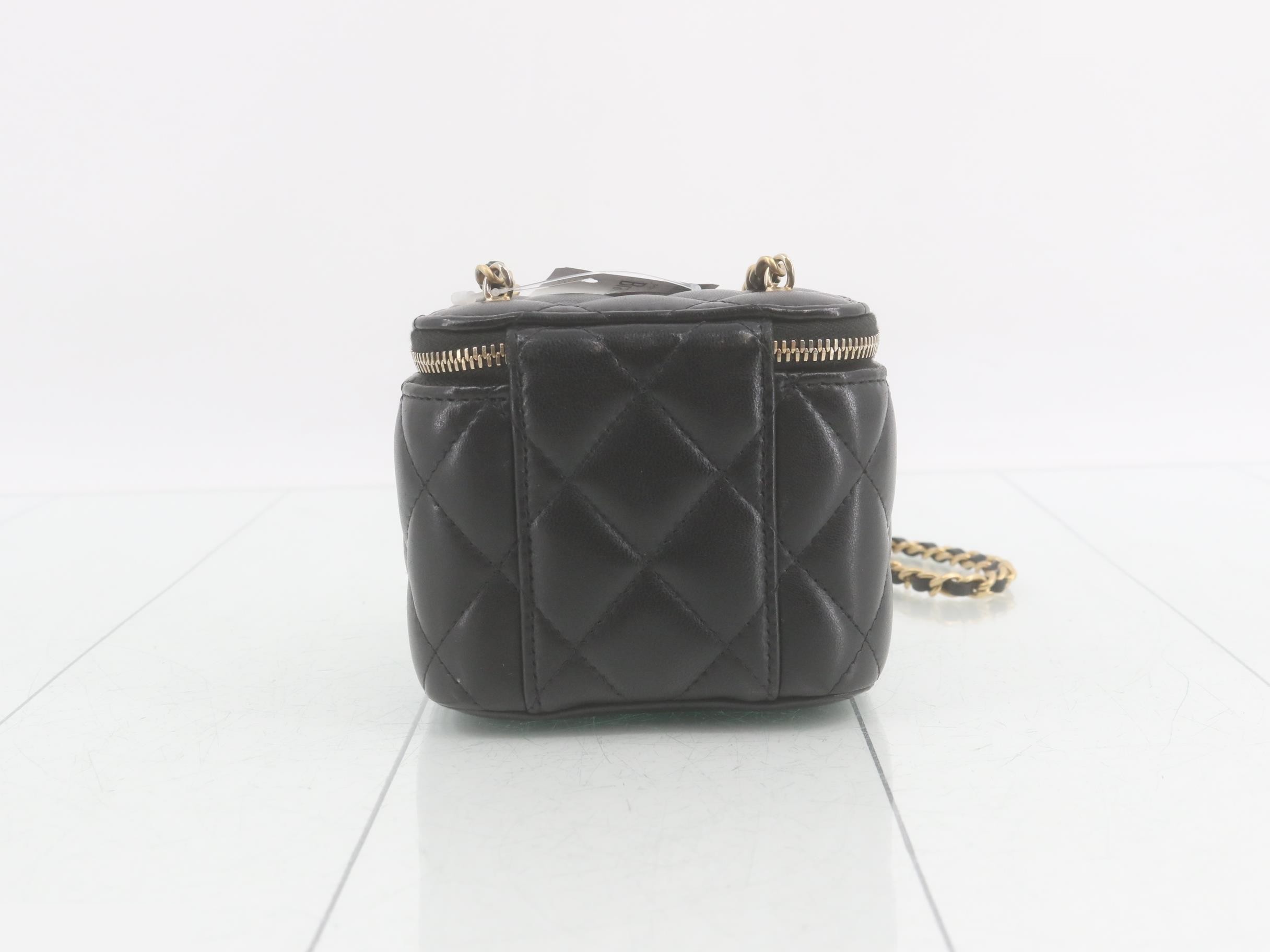 Matelassé Lambskin Coco Mark Vanity — view 2