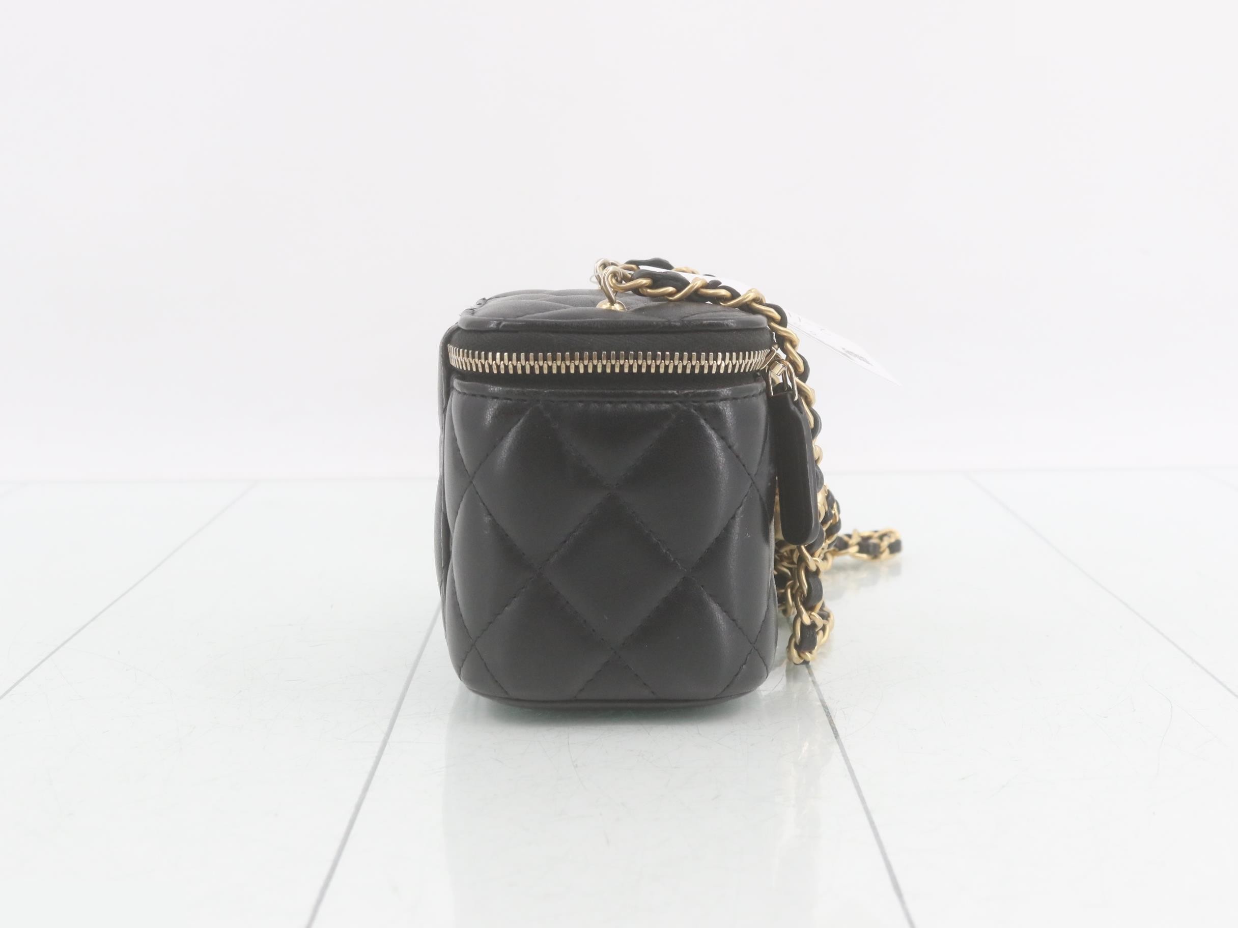 Matelassé Lambskin Coco Mark Vanity — view 4