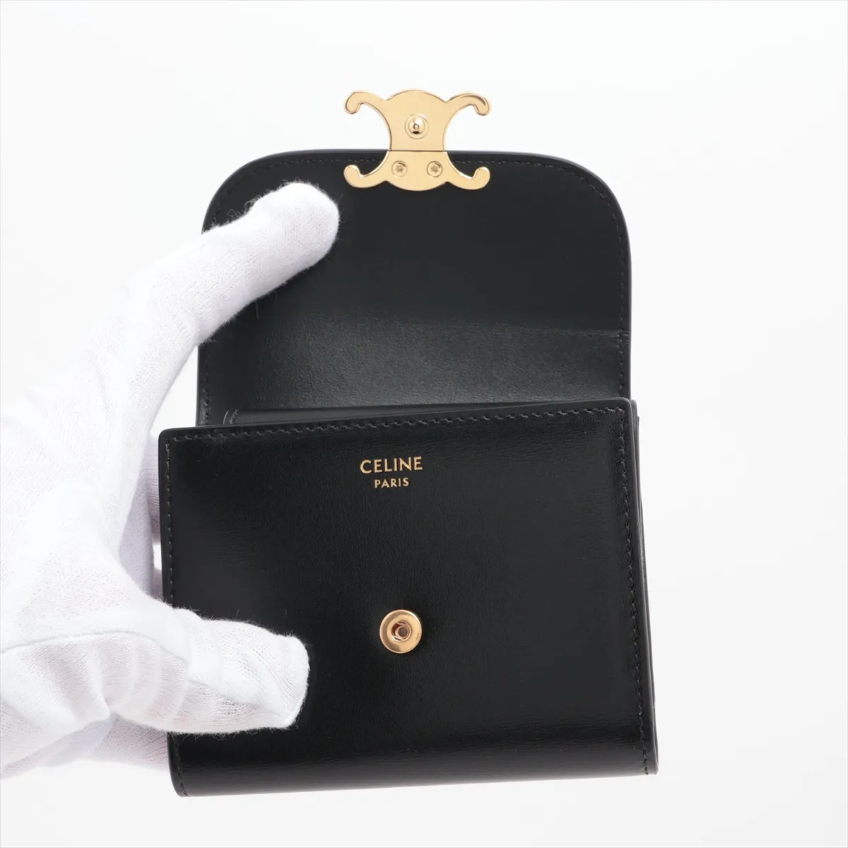 Triomphe Small Flap Wallet Leather Compact Wallet Black — view 3