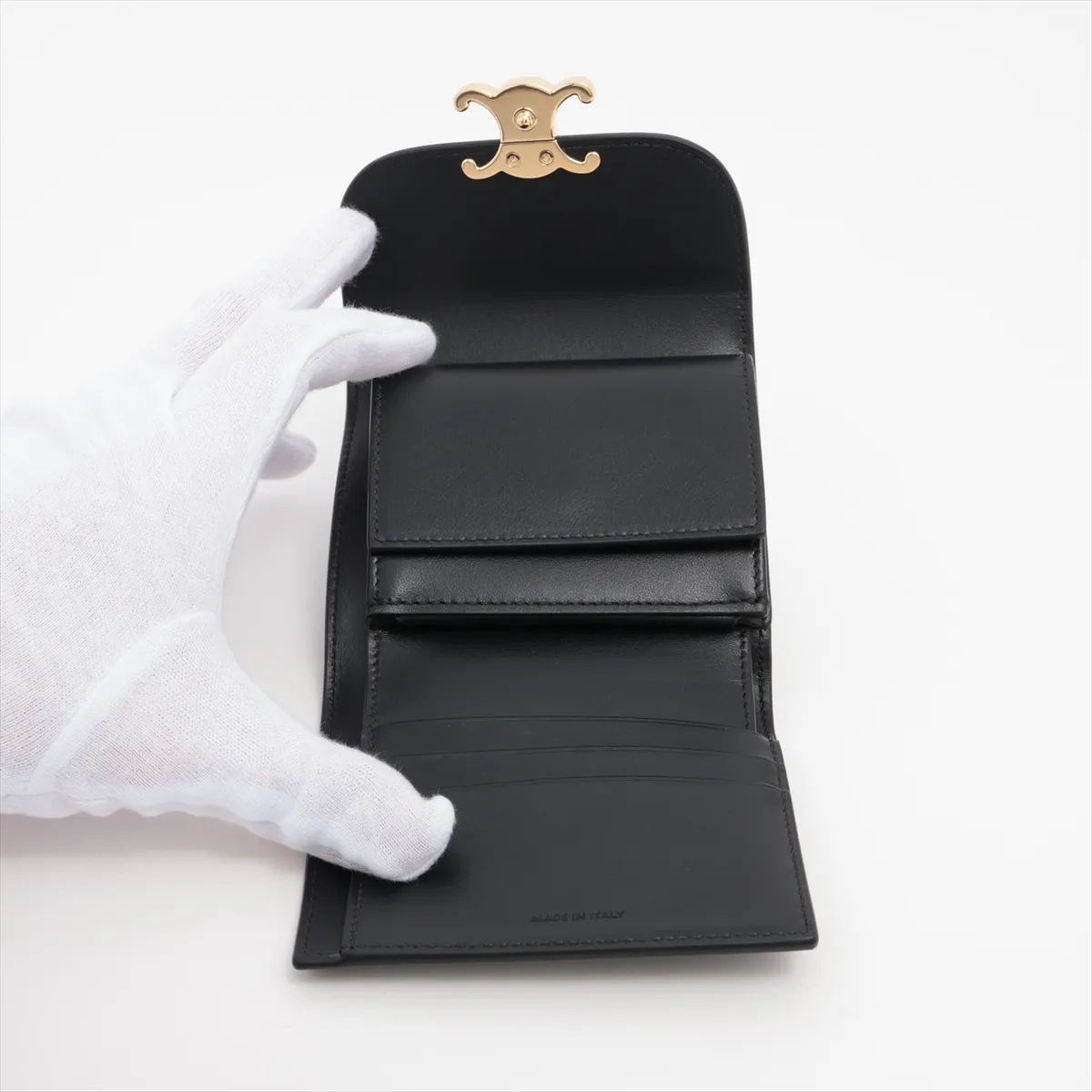 Triomphe Small Flap Wallet Leather Compact Wallet Black — view 4