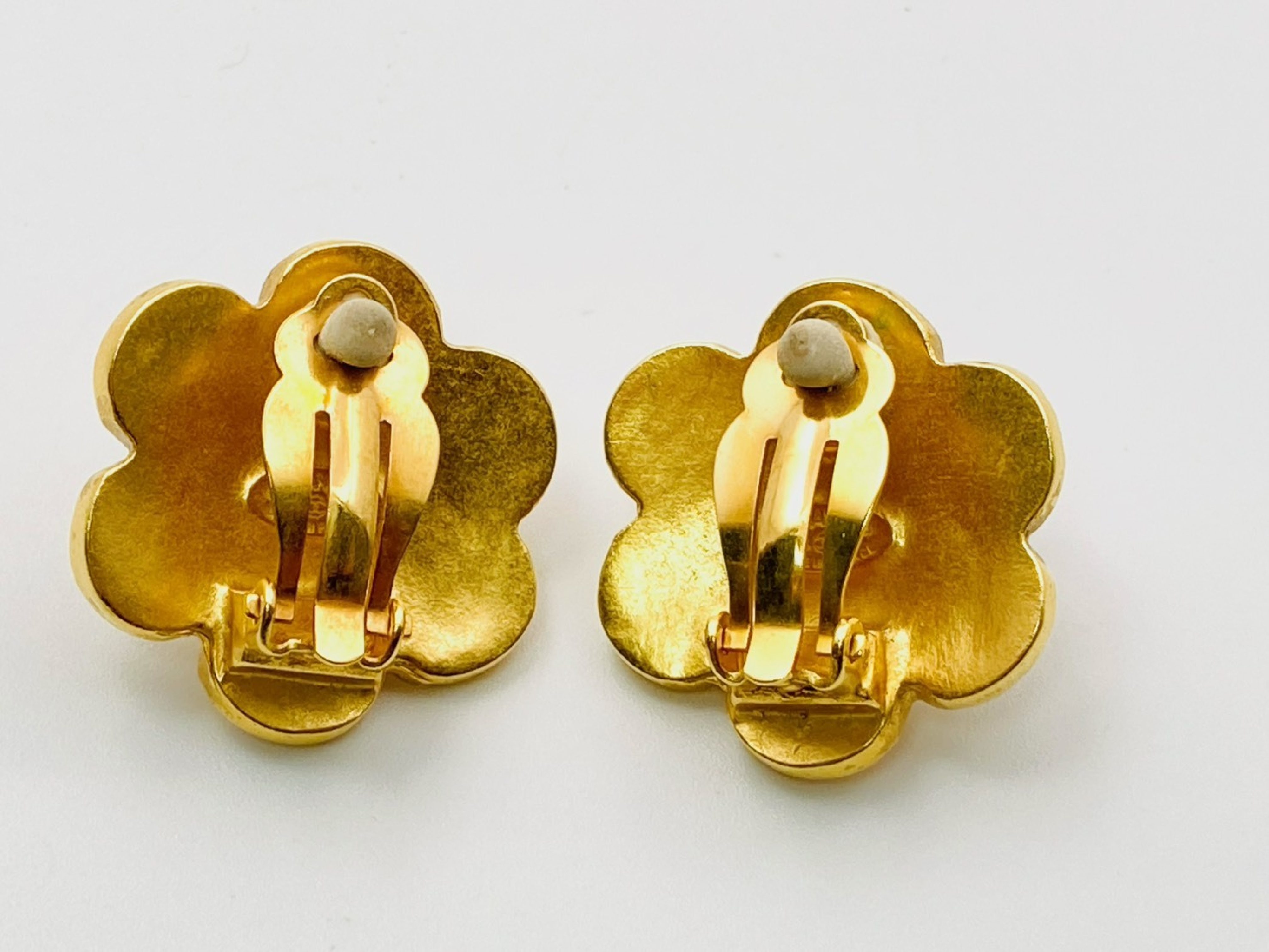 Coco Mark Faux Pearl Flower Earrings 95A — view 2