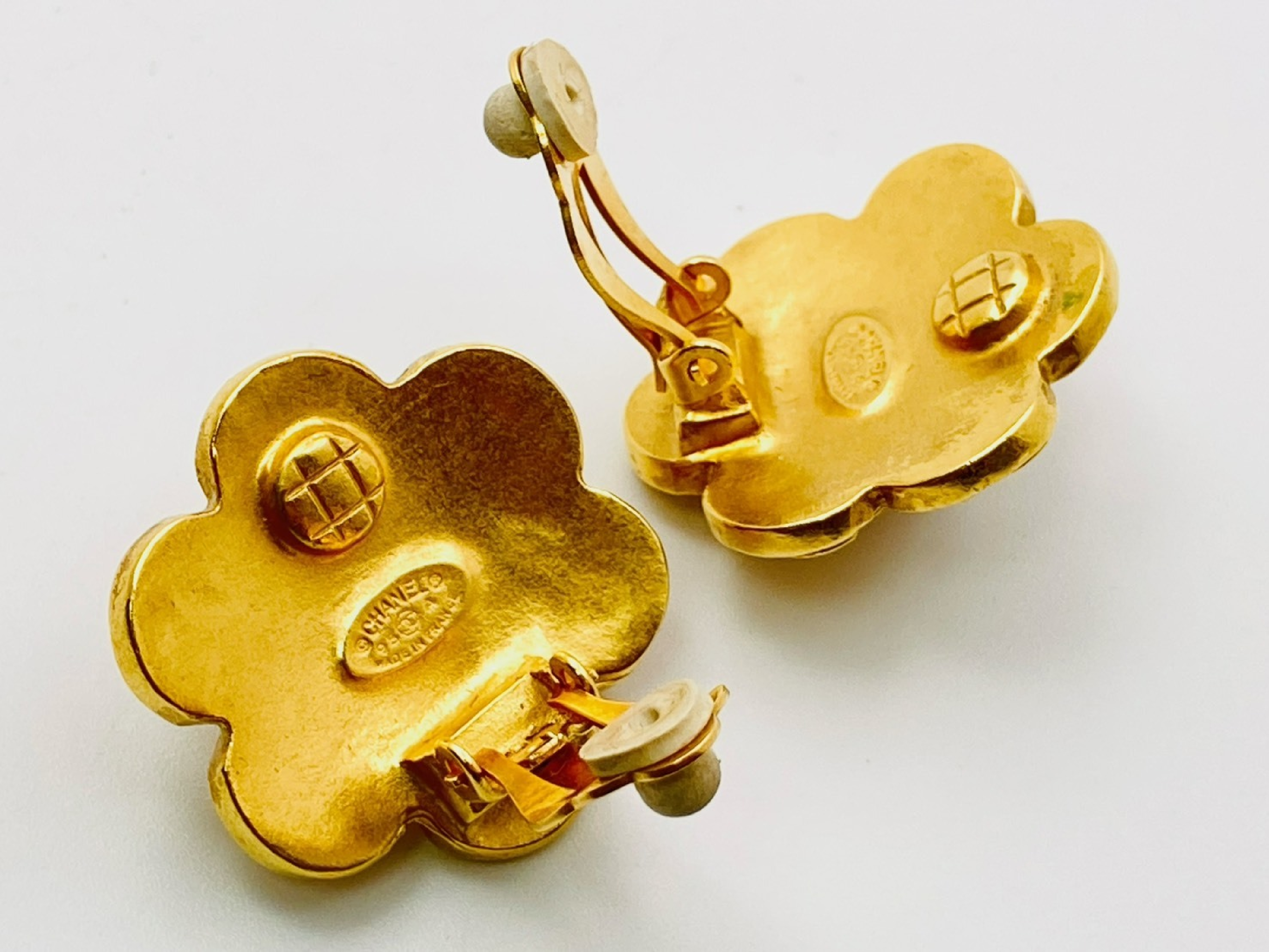 Coco Mark Faux Pearl Flower Earrings 95A — view 3