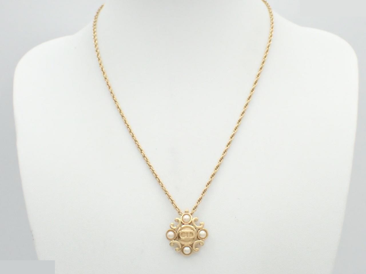 Other line: Precious metal necklaces and pendants, neck circumference approximately 46 cm. — view 3