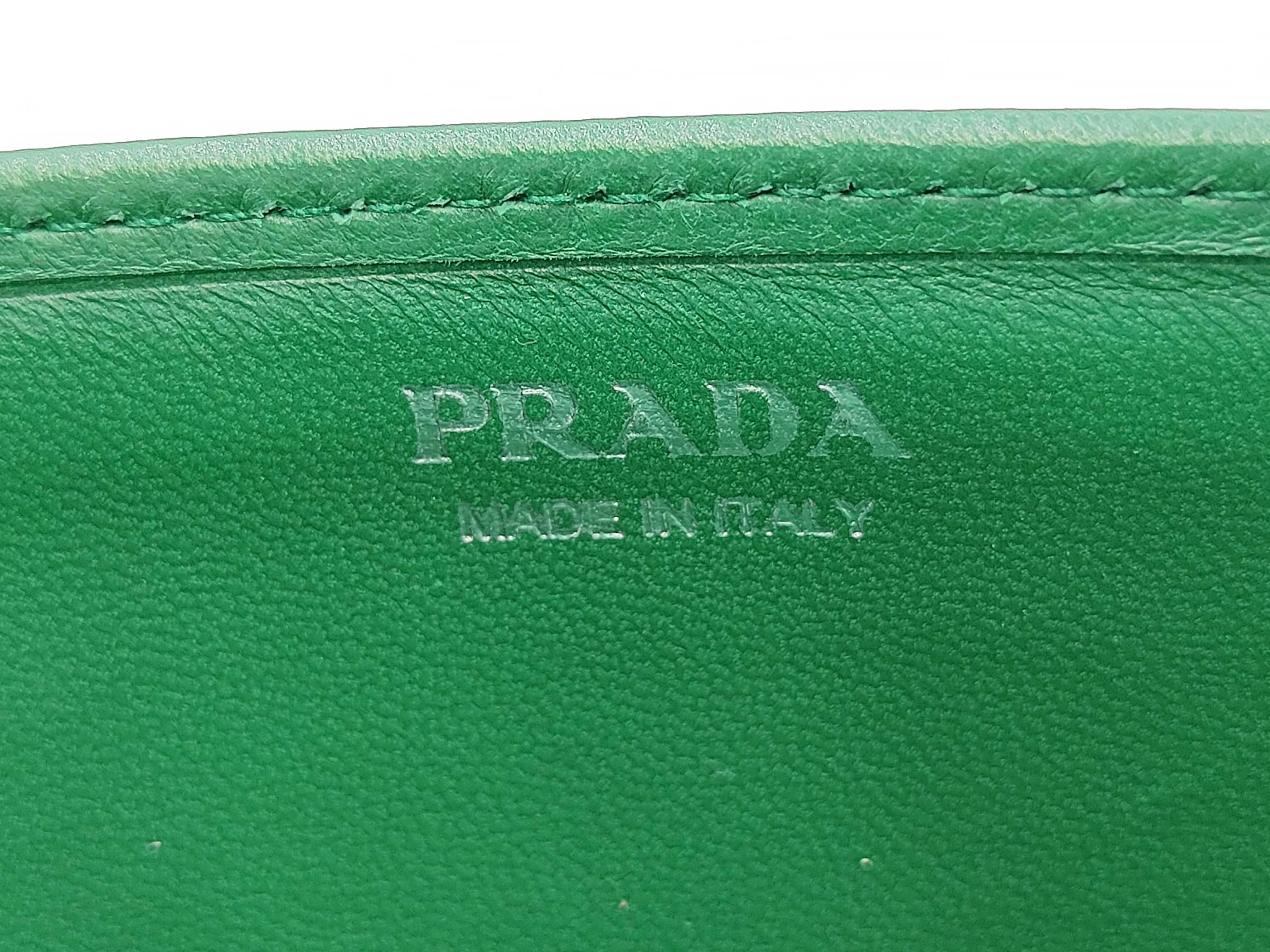 Nappa Leather Gaufre Chain Wallet Cross Bag Wallet — view 11