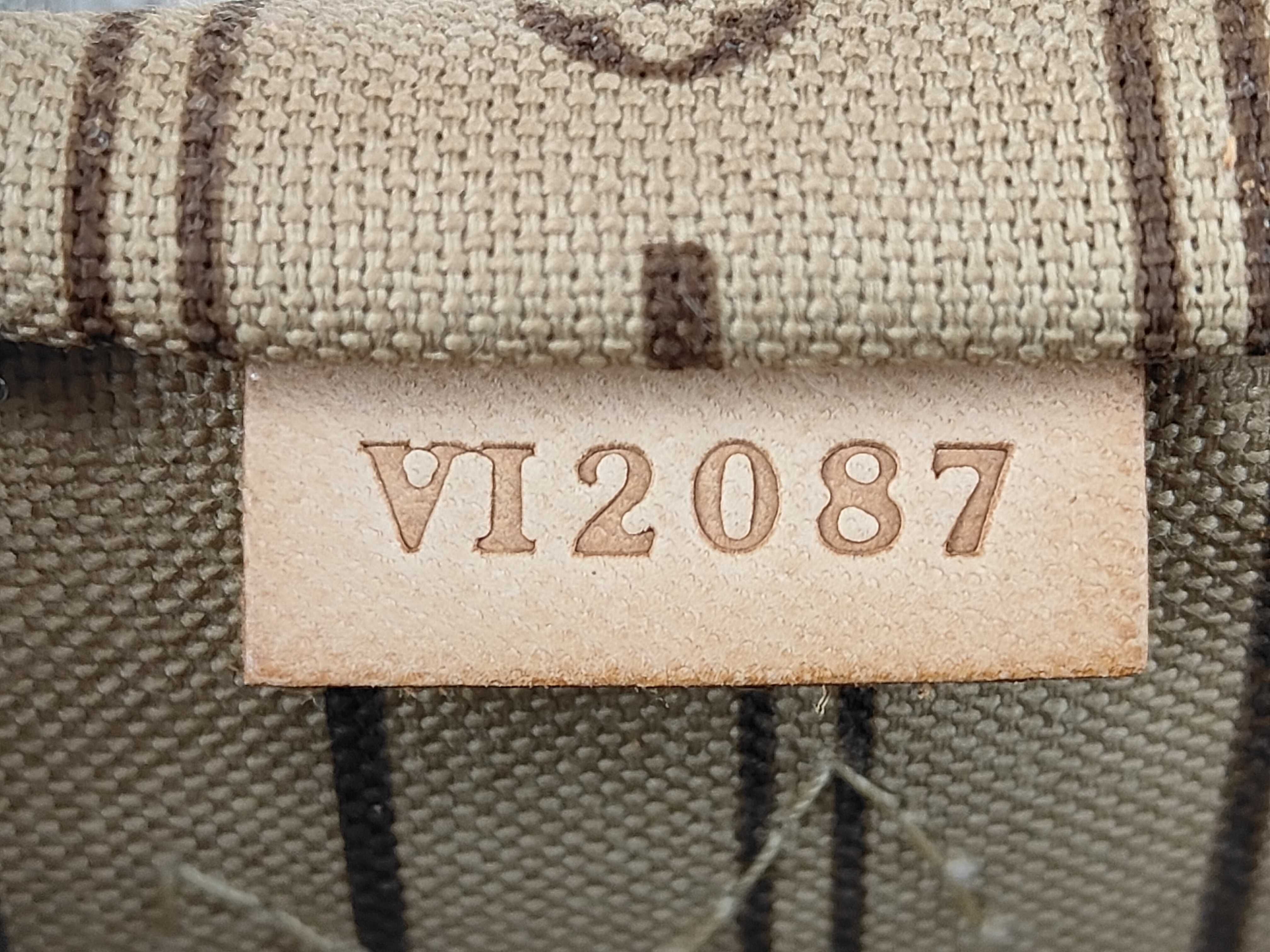 Monogram Neverfull PM (older model) Tote bag with deteriorated interior. — view 11
