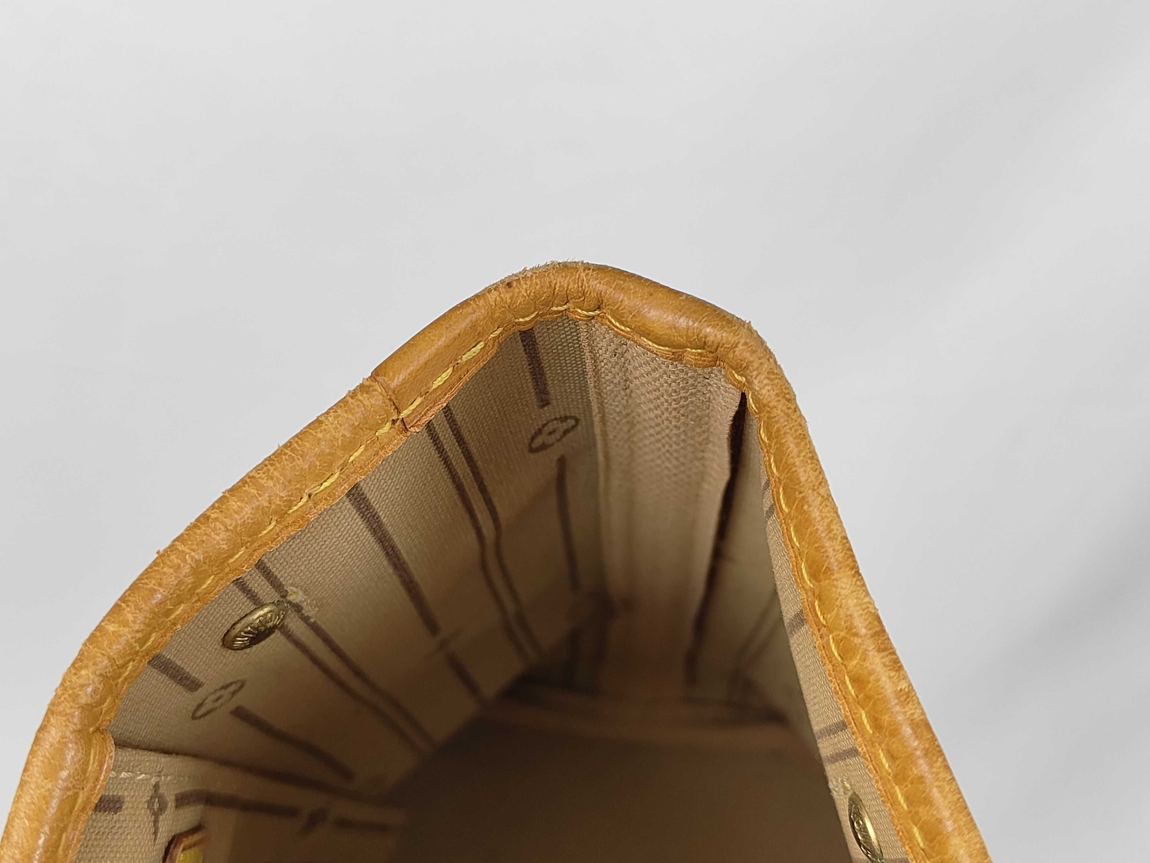 Monogram Neverfull PM (older model) Tote bag with deteriorated interior. — view 12