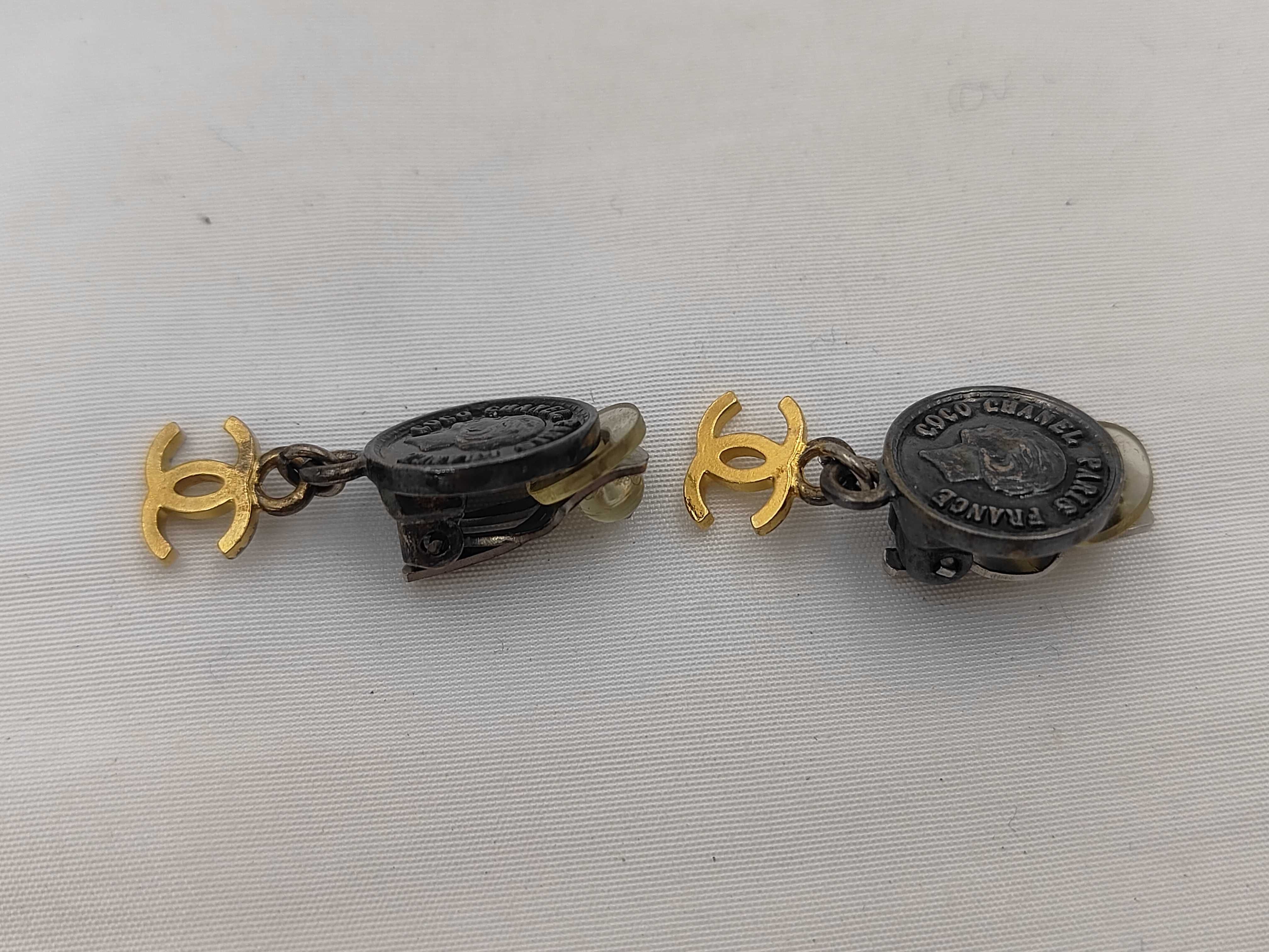 96A earrings — view 3