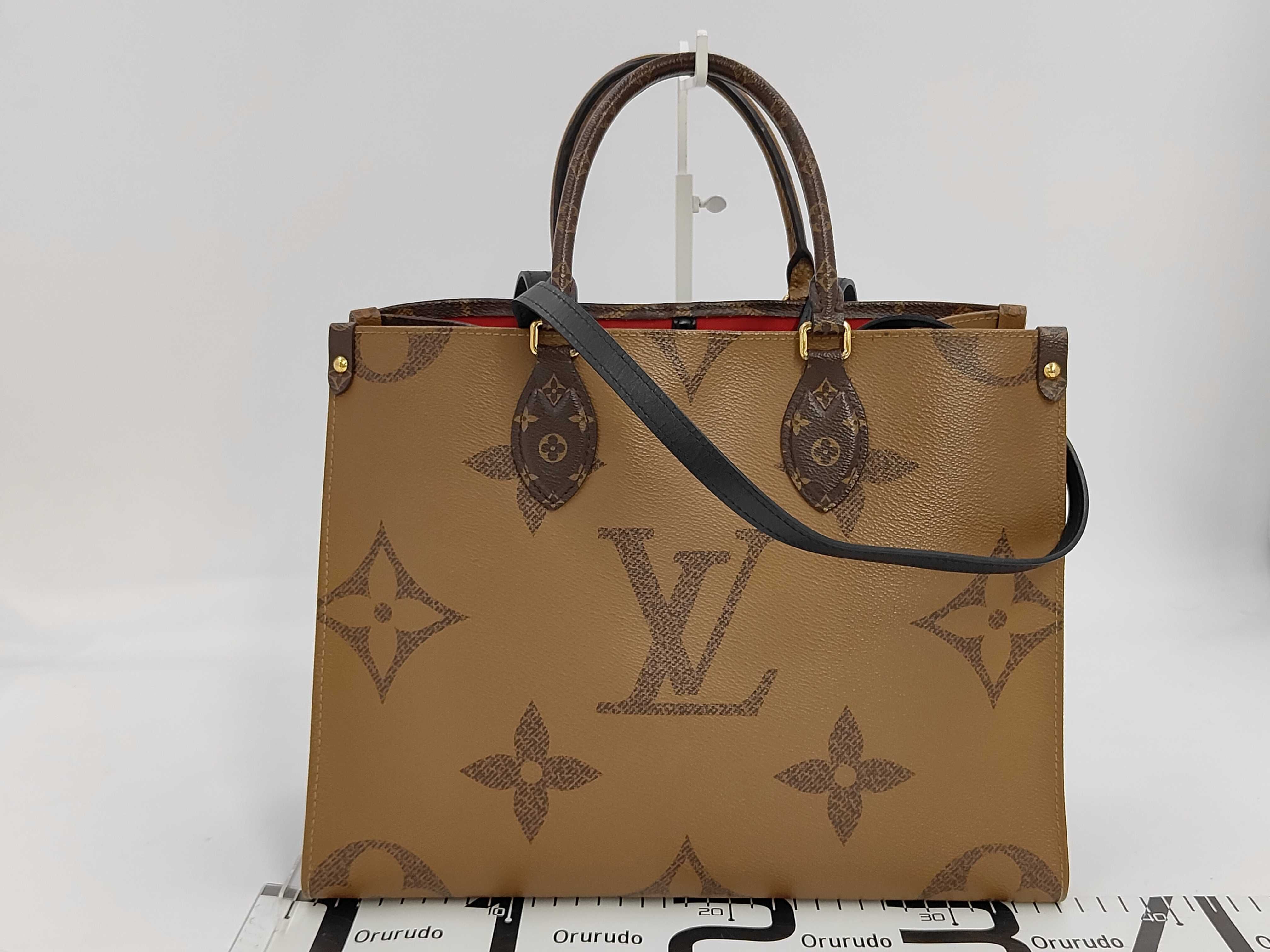 Monogram Giant Reverse OnTheGo MM Bag — view 2