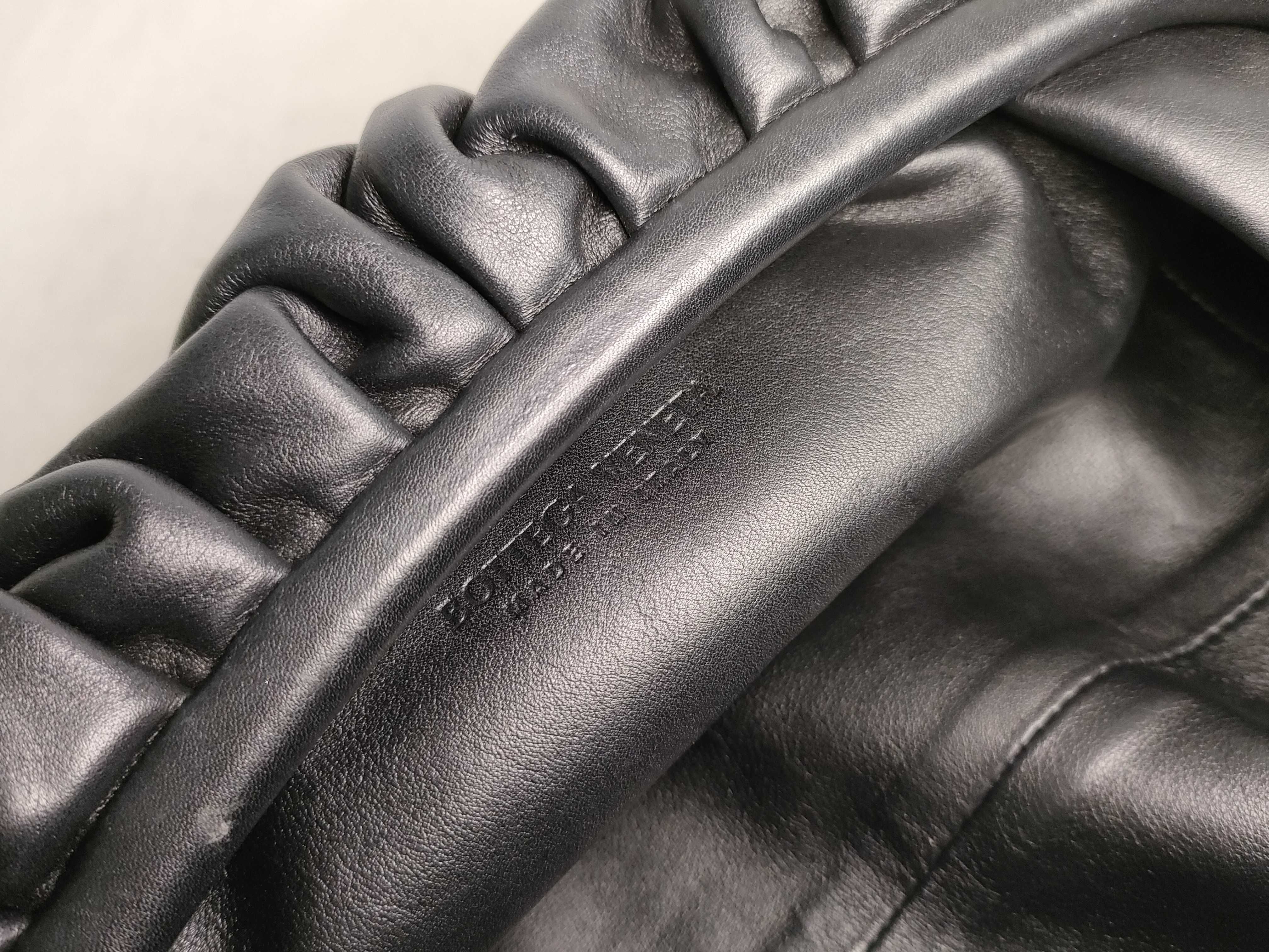 SG - The Pouch Leather Clutch bag Black — view 7