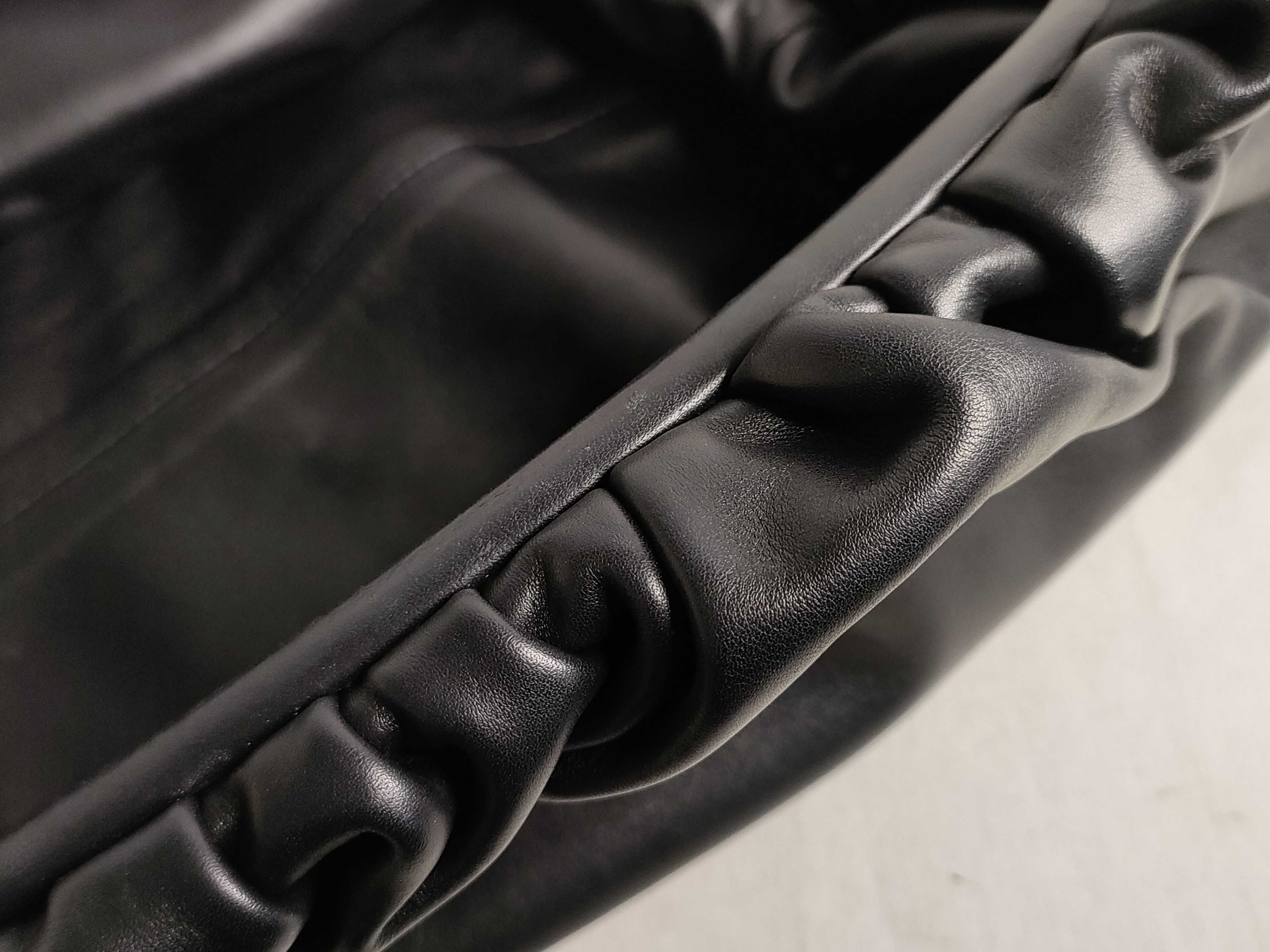 SG - The Pouch Leather Clutch bag Black — view 9