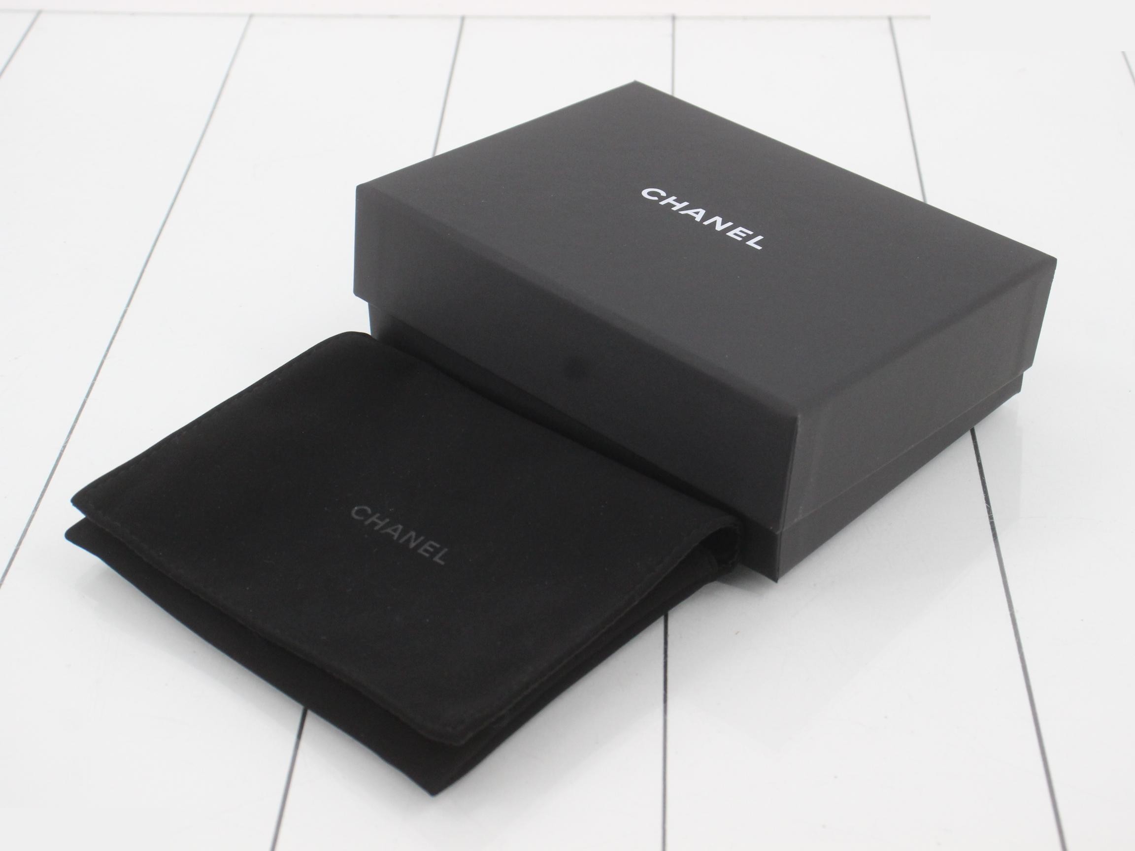 Matelassé Caviar Skin Coco Mark Card — view 4