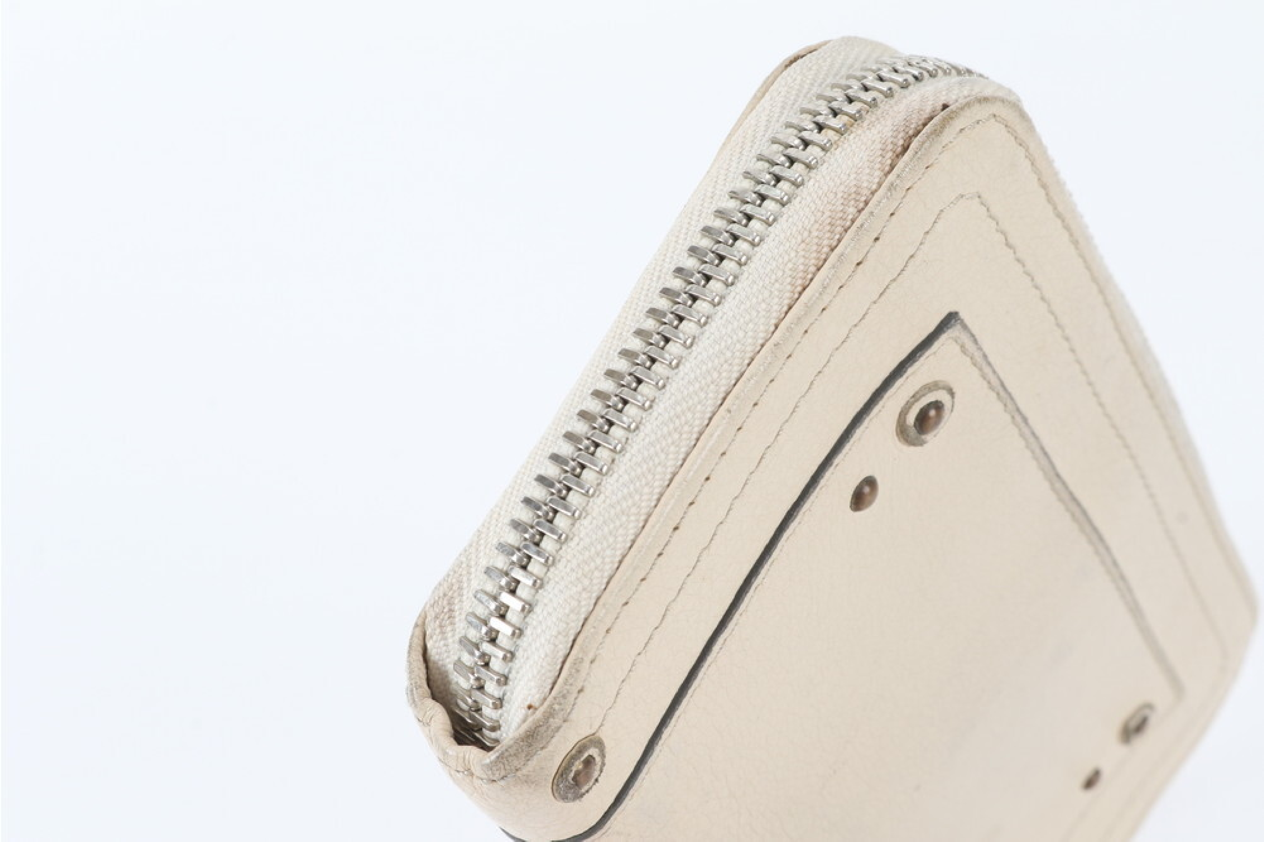 leather round zipper wallet, ivory. — view 3