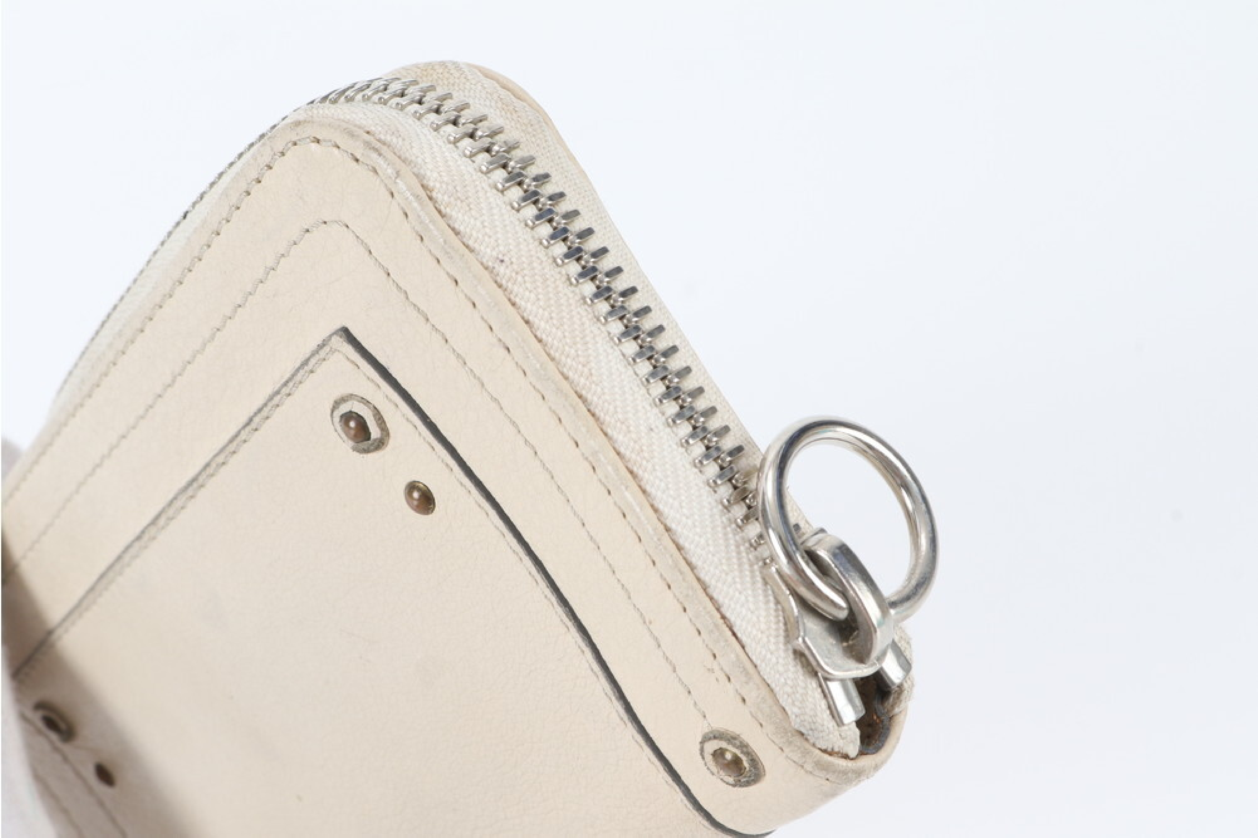 leather round zipper wallet, ivory. — view 4