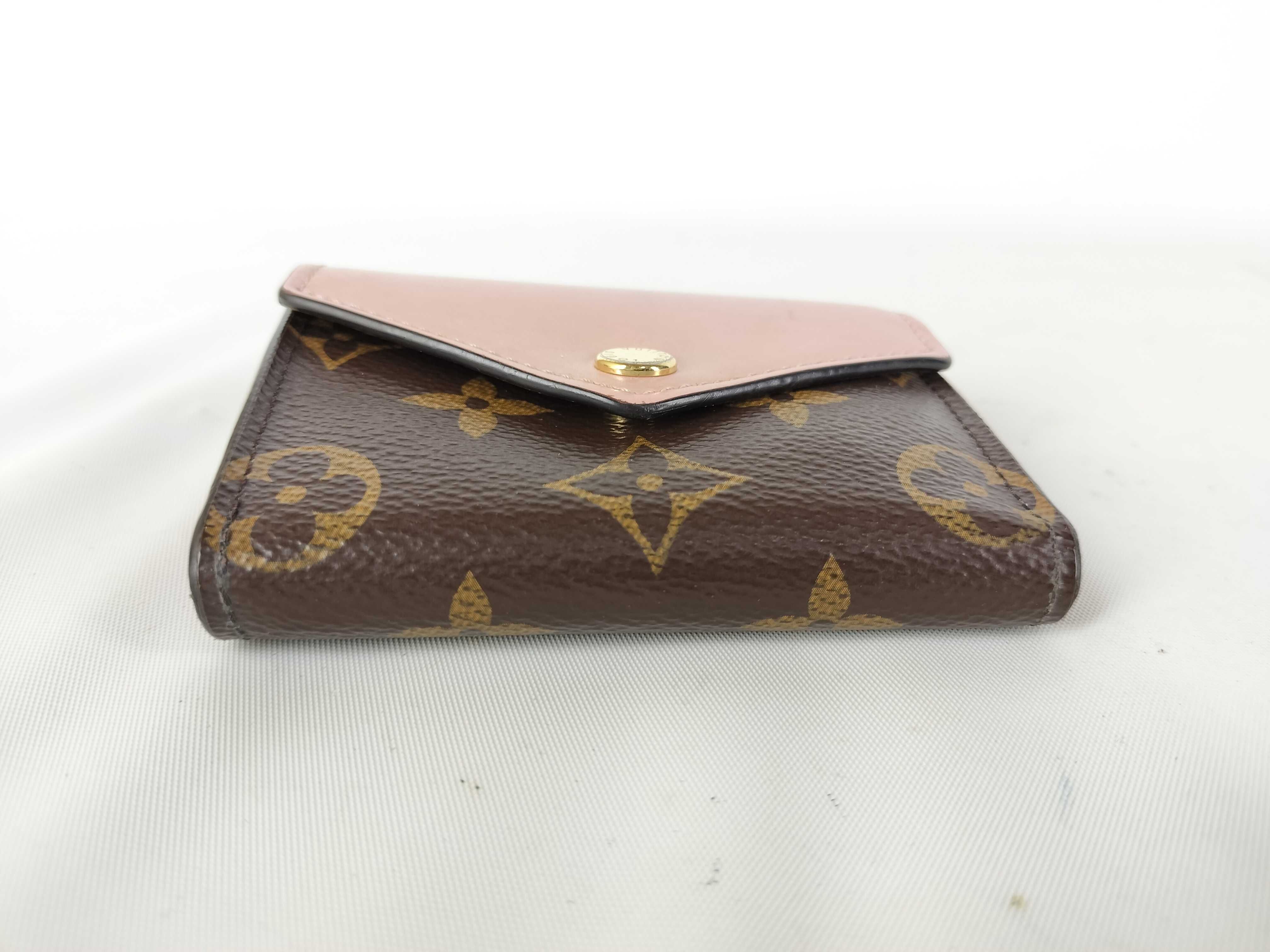 wallet — view 4