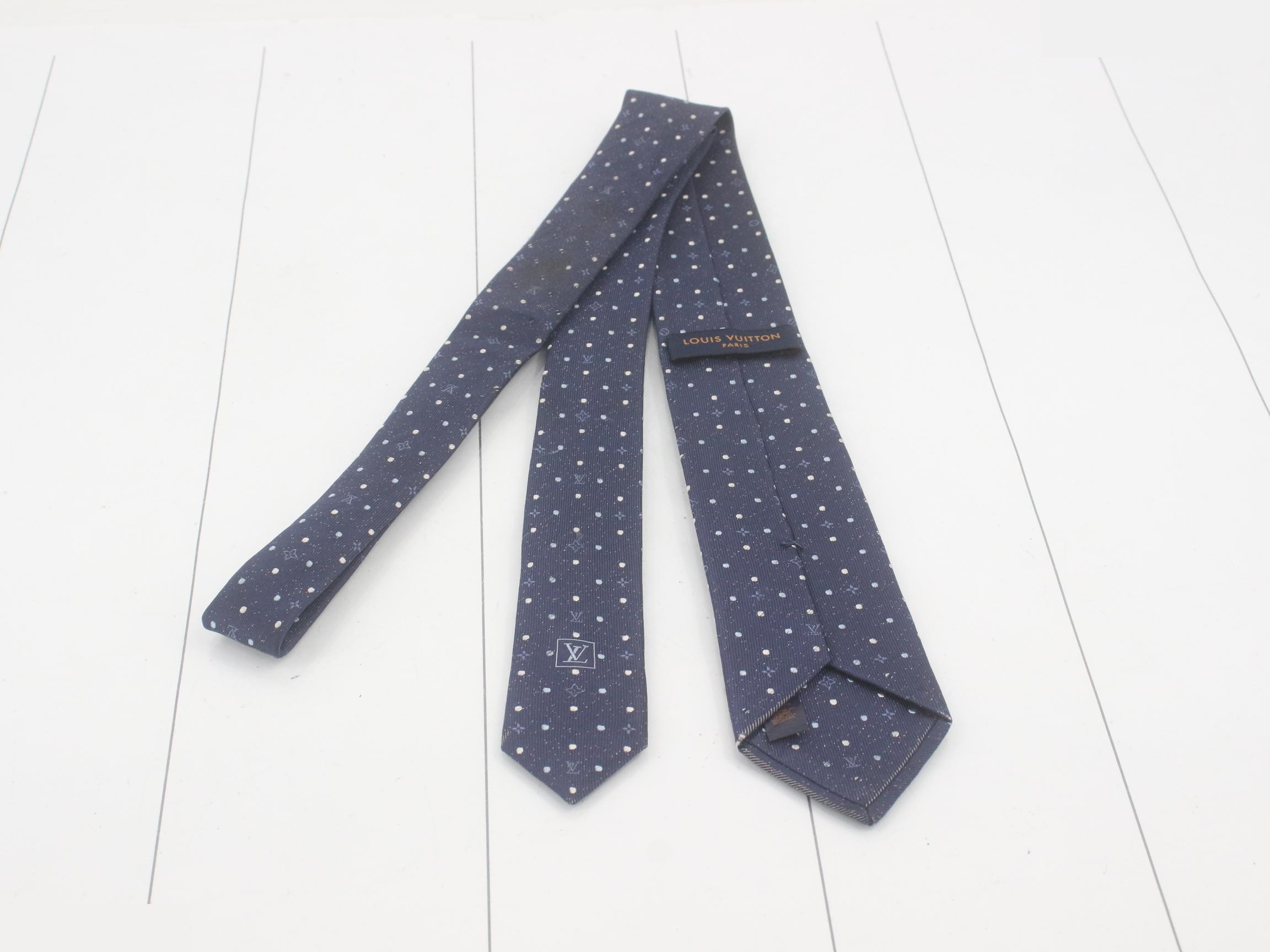Cravat Monogram On the Dots — view 2