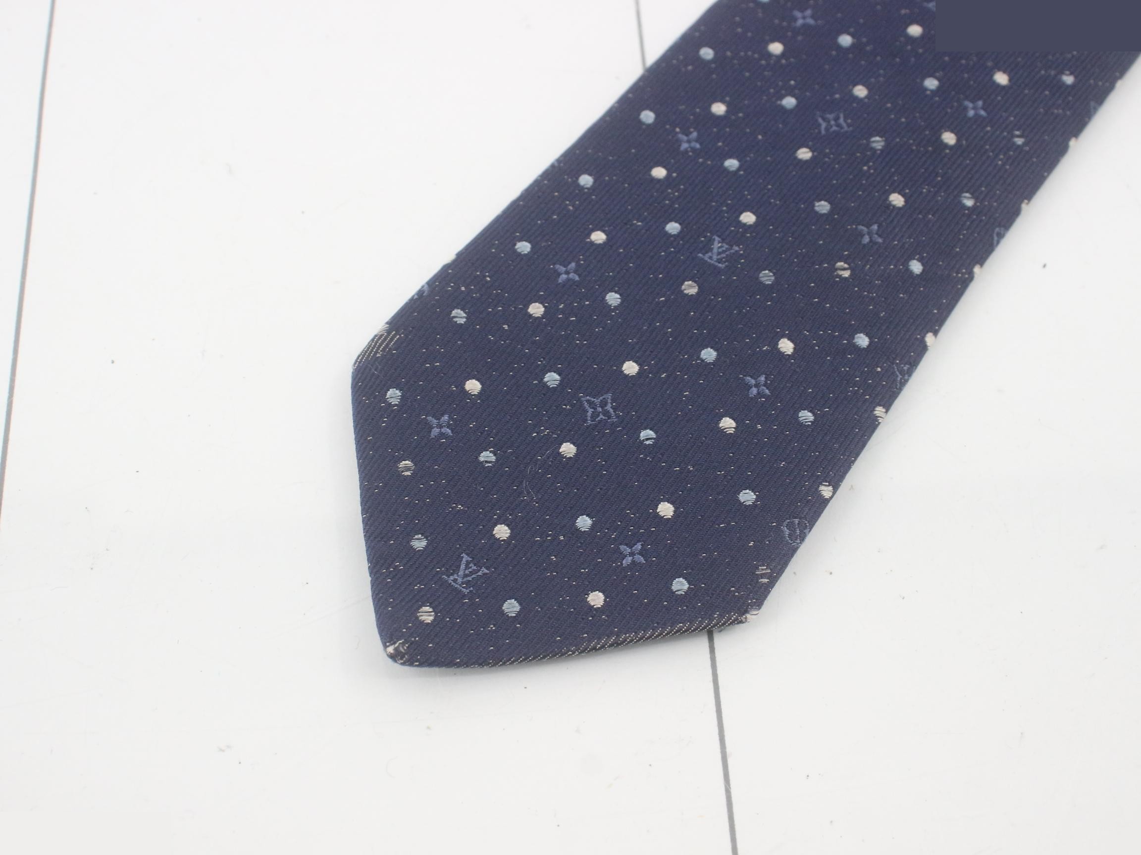 Cravat Monogram On the Dots — view 3