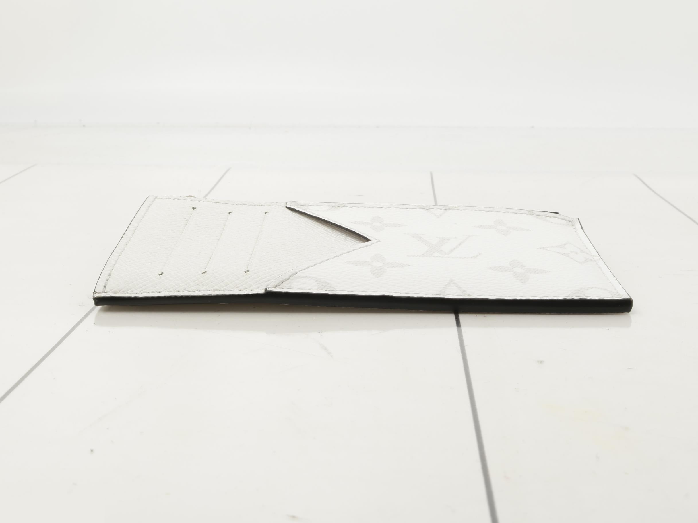 Coin card holder — view 3