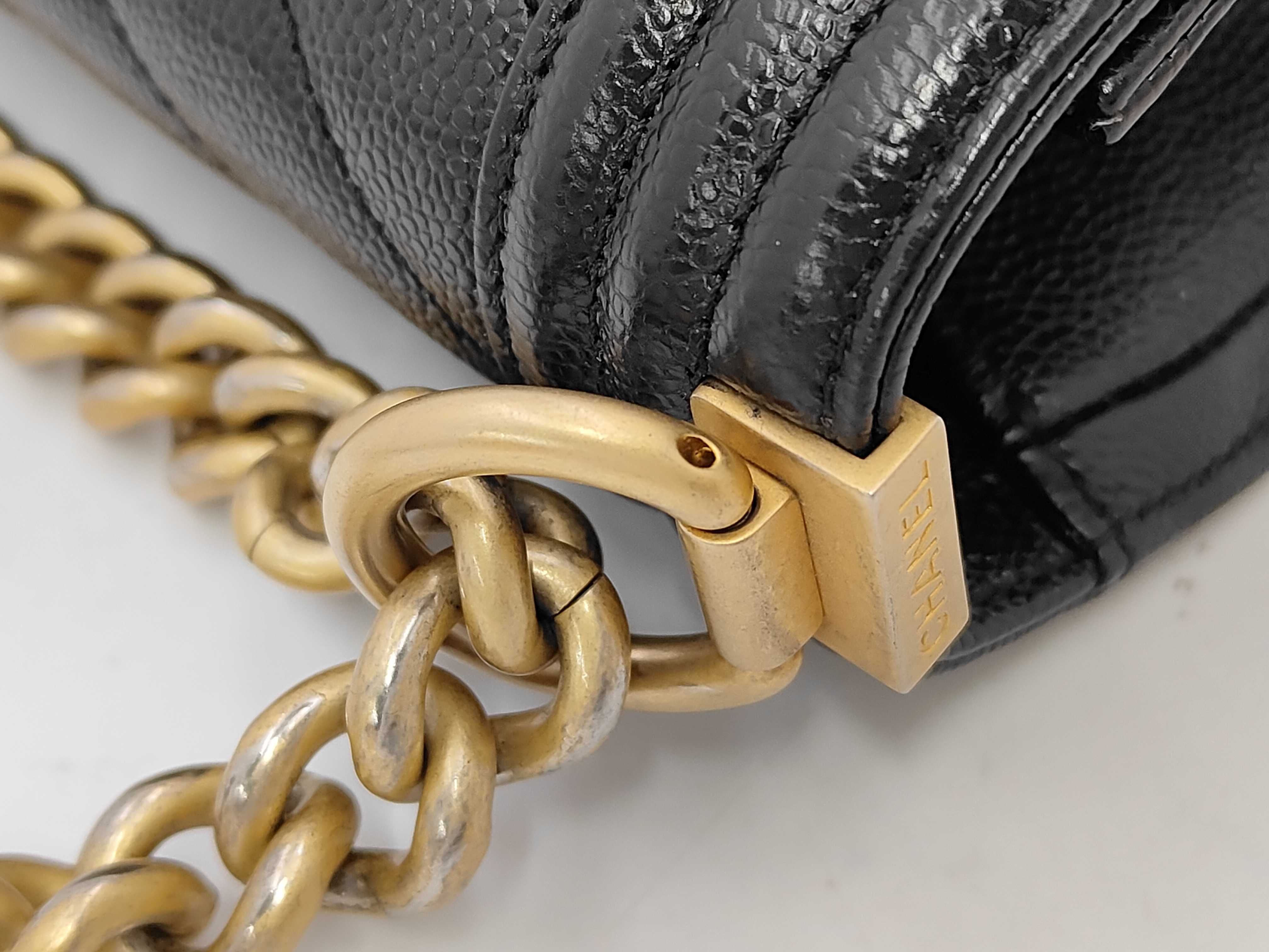 Boy Chanel 25 V-stitch Chevron Caviar Skin Gold Hardware Chain Shoulder Bag Card Seal Serial Number 24 Series Black Shoulder Bag — view 6