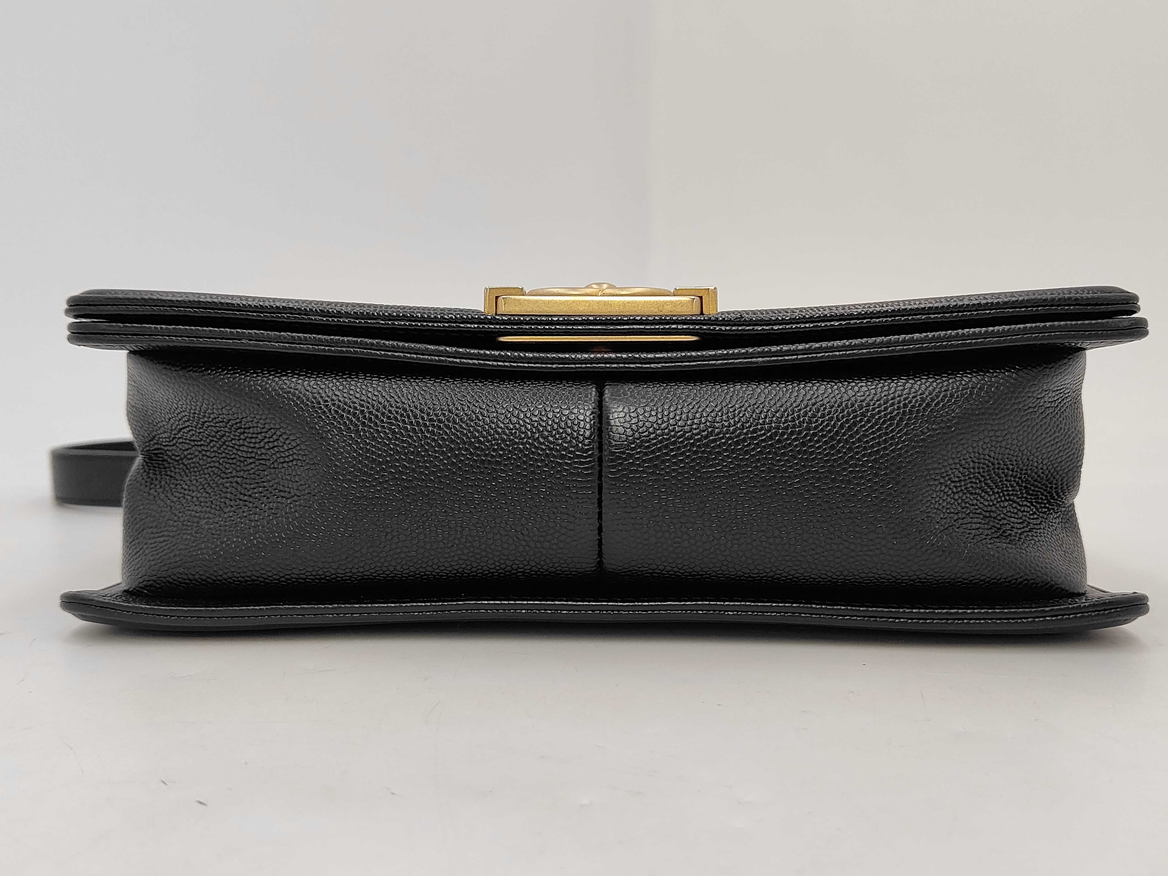 Boy Chanel 25 V-stitch Chevron Caviar Skin Gold Hardware Chain Shoulder Bag Card Seal Serial Number 24 Series Black Shoulder Bag — view 7