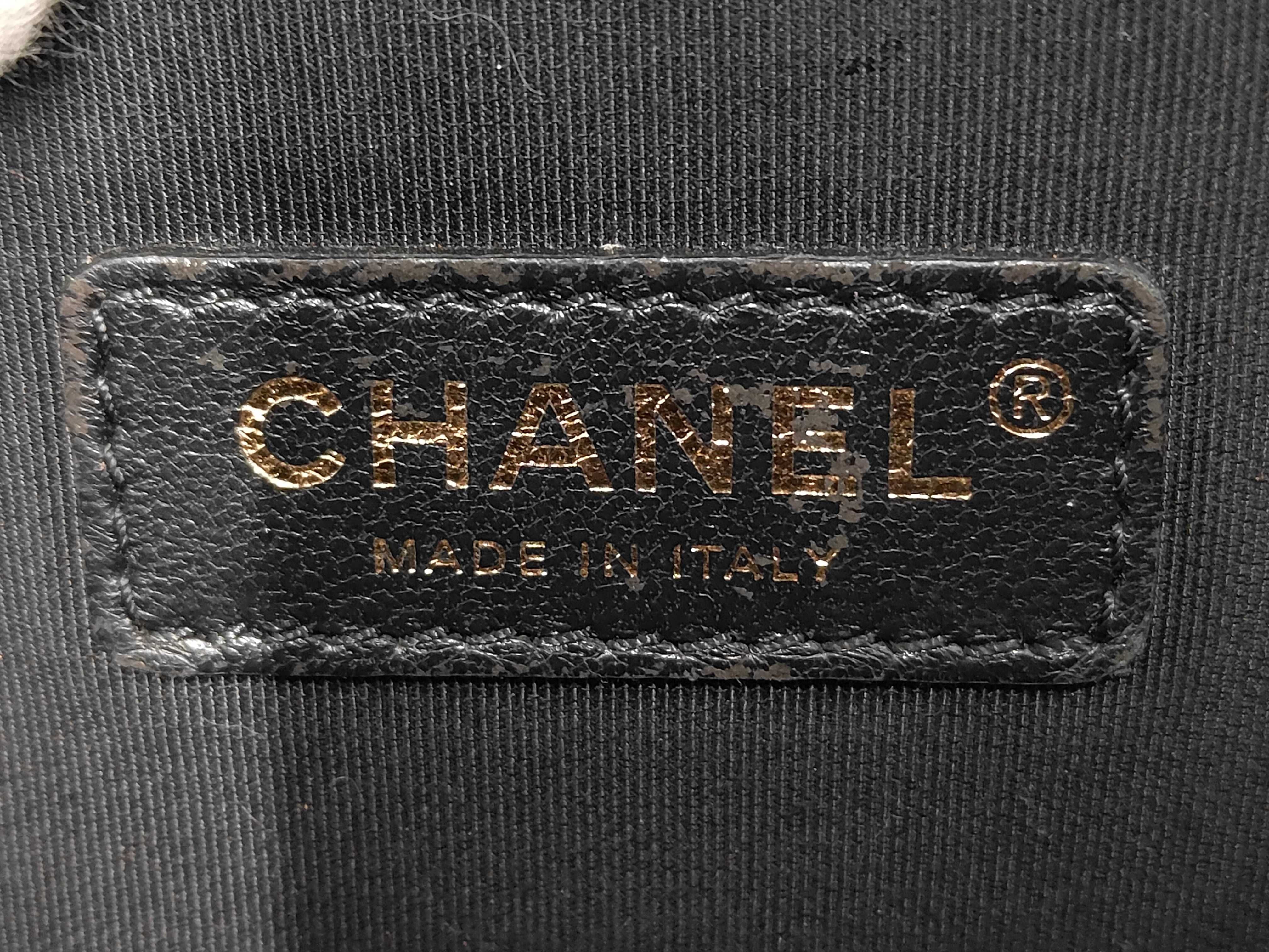 Boy Chanel 25 V-stitch Chevron Caviar Skin Gold Hardware Chain Shoulder Bag Card Seal Serial Number 24 Series Black Shoulder Bag — view 9
