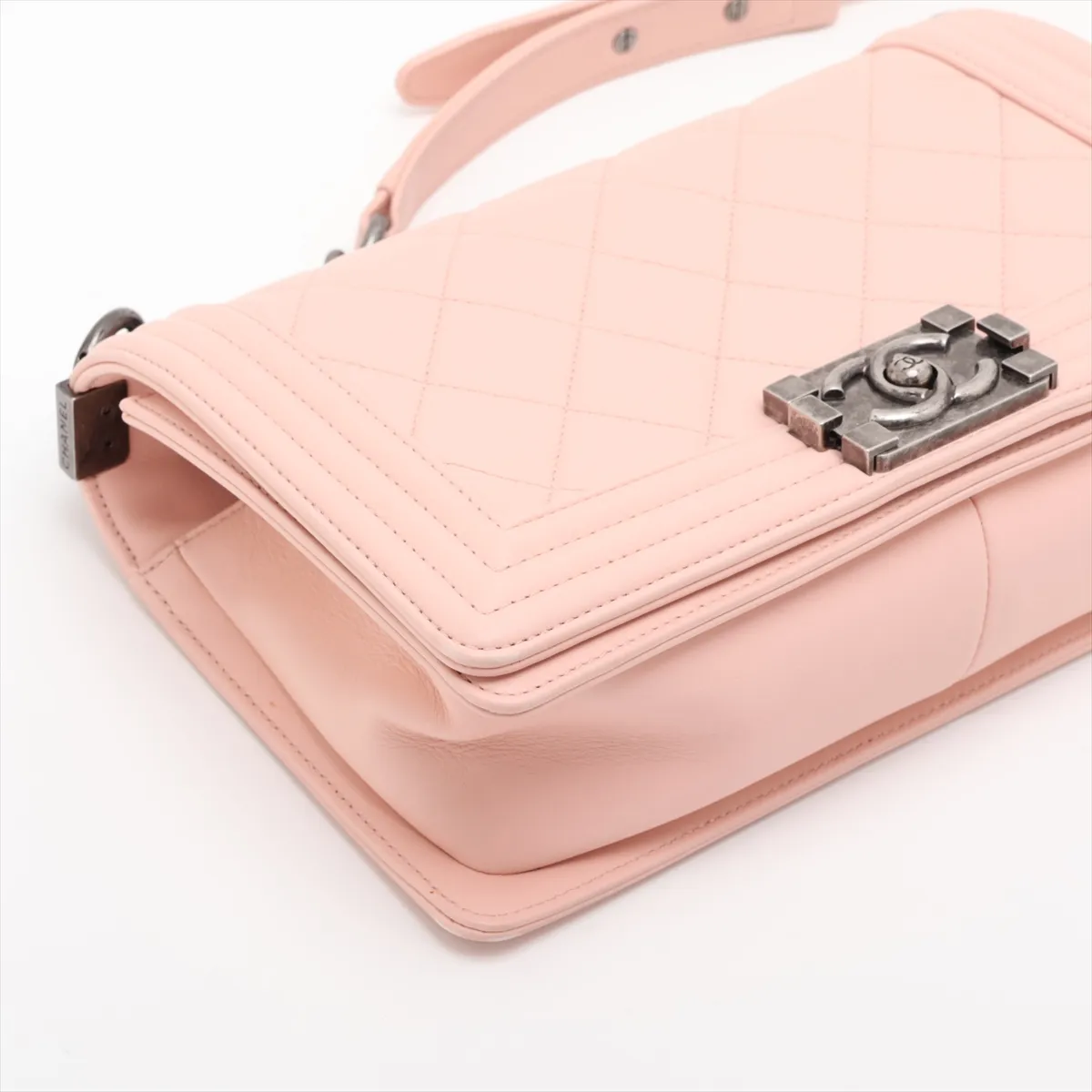 Boy Chanel 25 Lambskin Chain Shoulder Bag, Pink Beige, Gunmetal Hardware, 19258440, Serial Number 19-series, A67086 — view 4