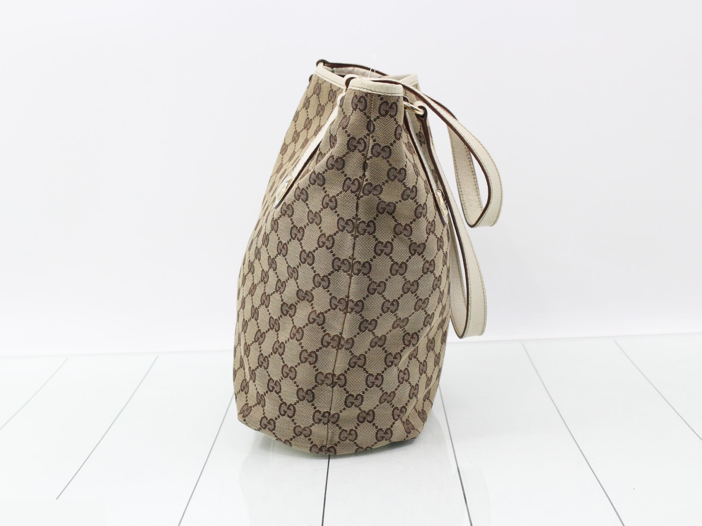 GG Canvas (Bag) / Handbag — view 3