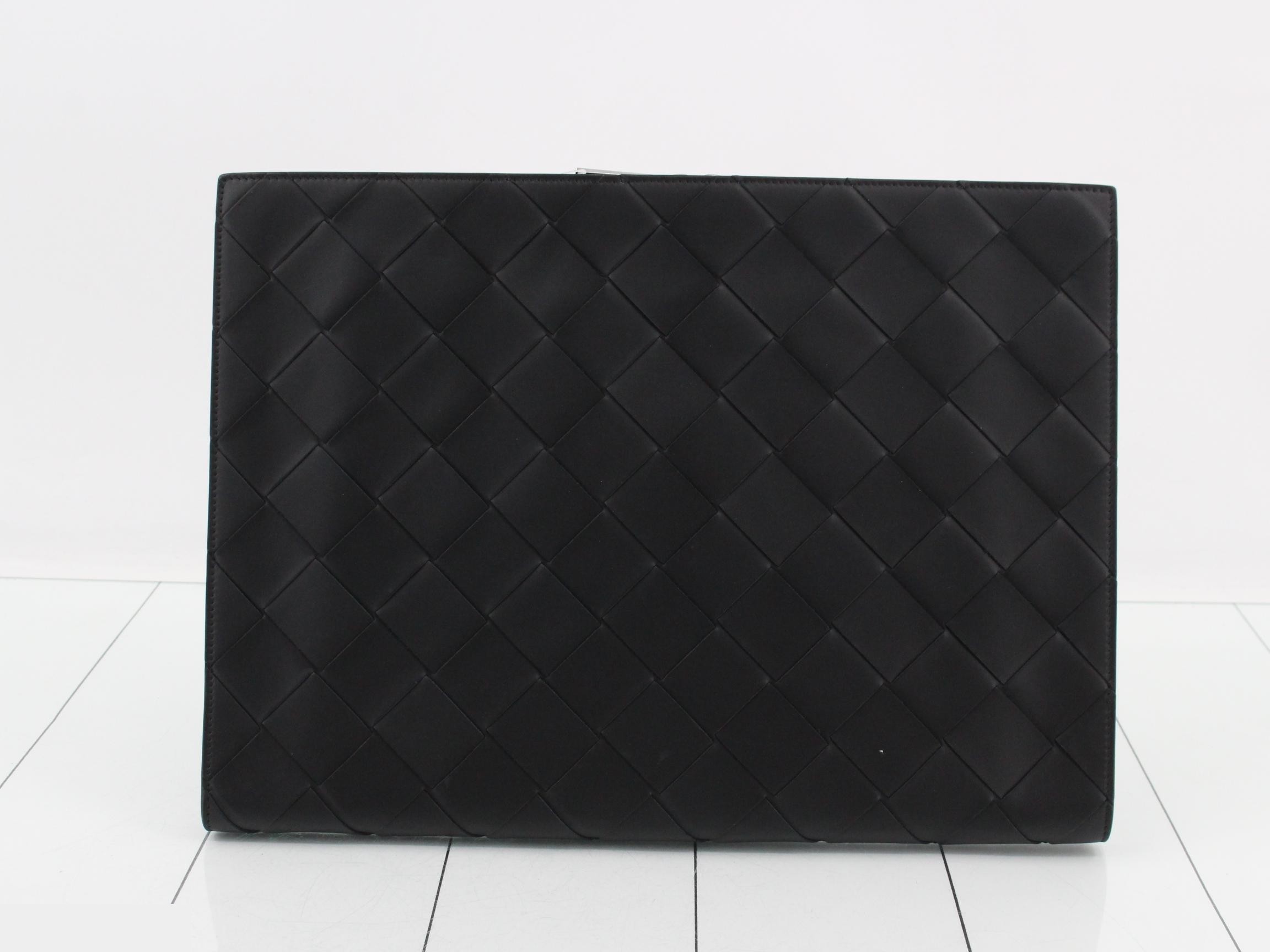 Maxi Intrecciato Clutch Bag, Leather, Black — view 2