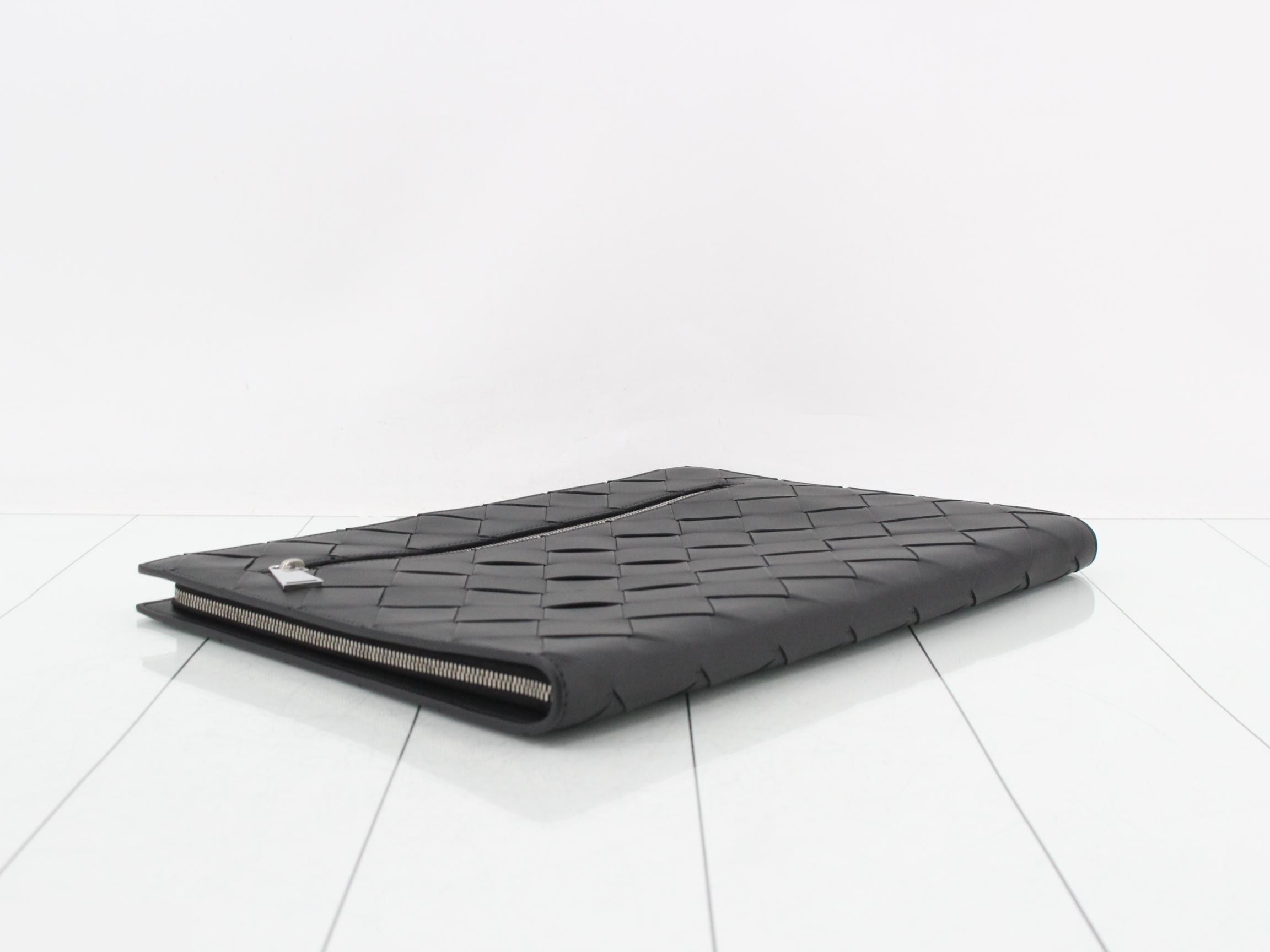 Maxi Intrecciato Clutch Bag, Leather, Black — view 5
