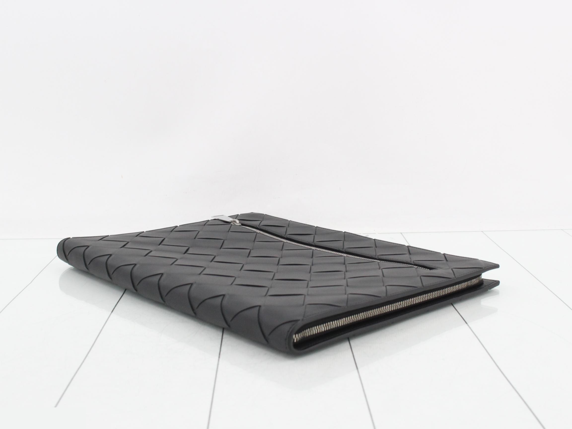Maxi Intrecciato Clutch Bag, Leather, Black — view 6