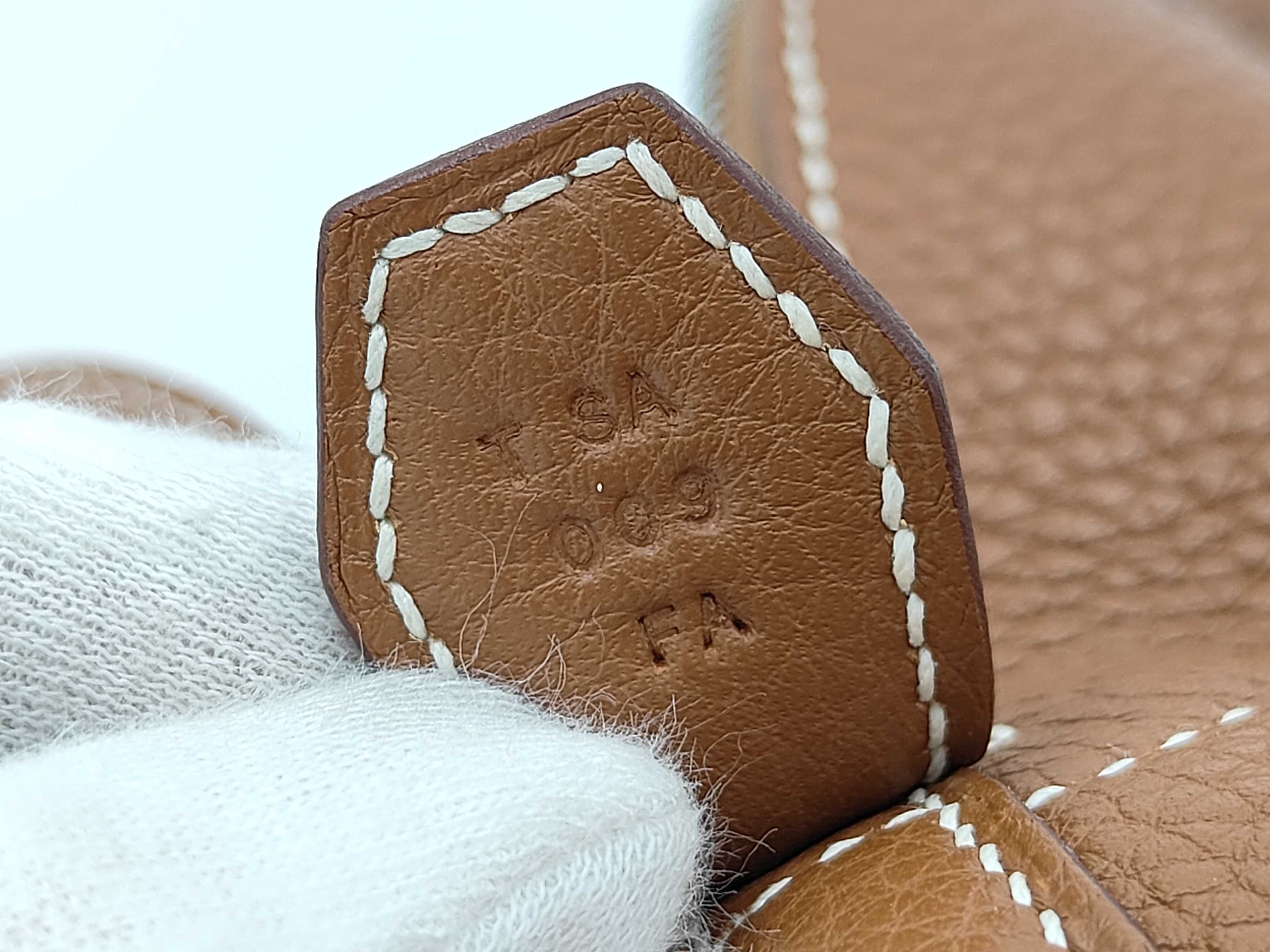 Bolide 31 handbag (T stamp), Taurillon Clemence leather, gold finish. — view 11