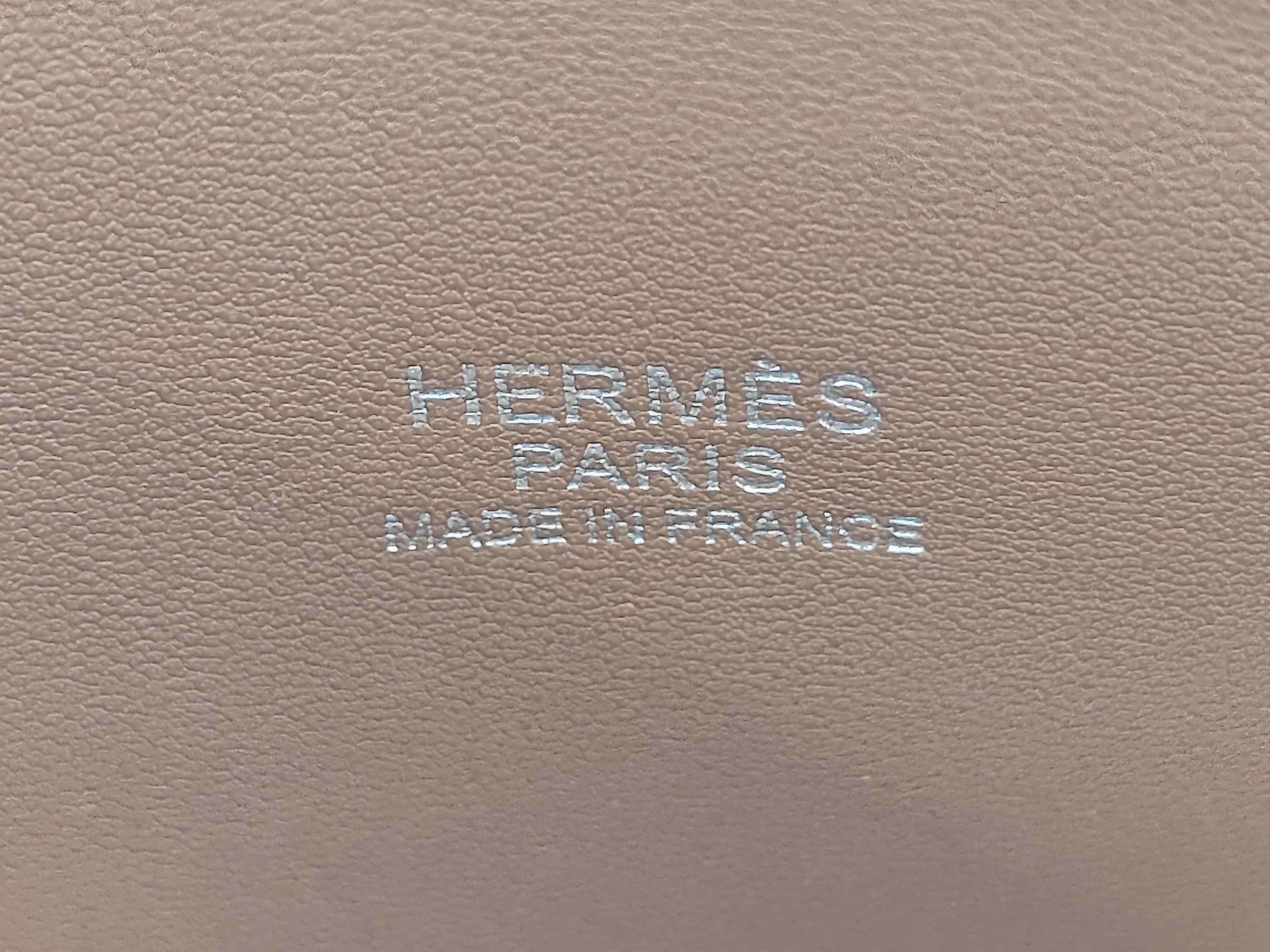 Bolide 31 handbag (T stamp), Taurillon Clemence leather, gold finish. — view 12
