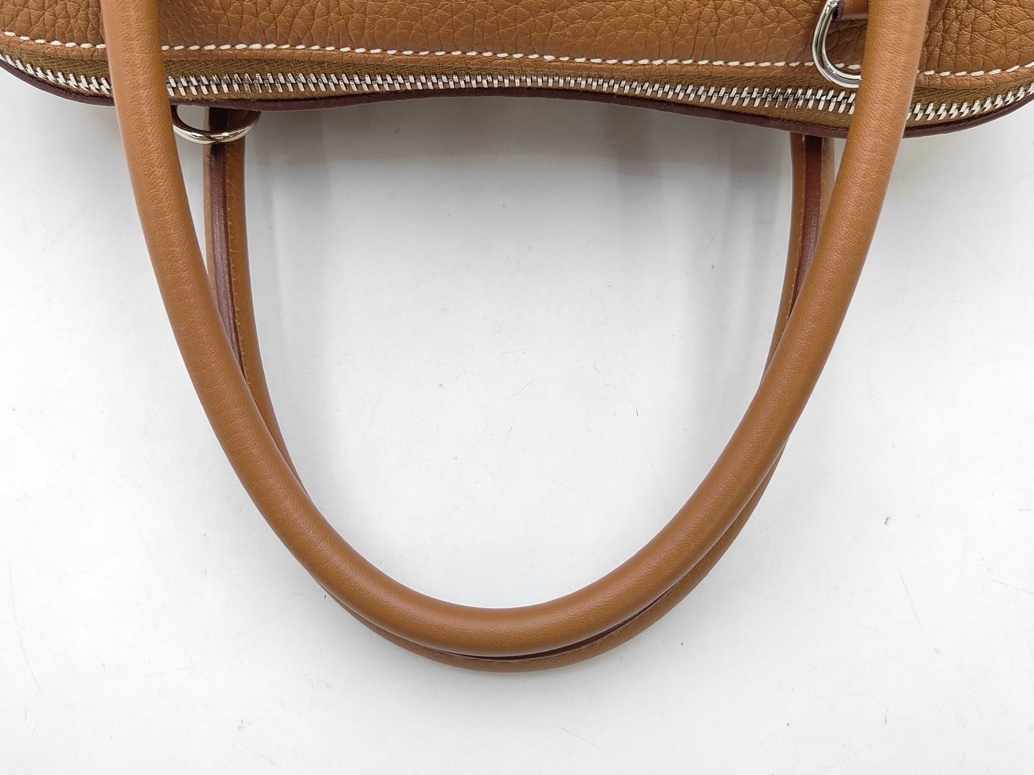Bolide 31 handbag (T stamp), Taurillon Clemence leather, gold finish. — view 3