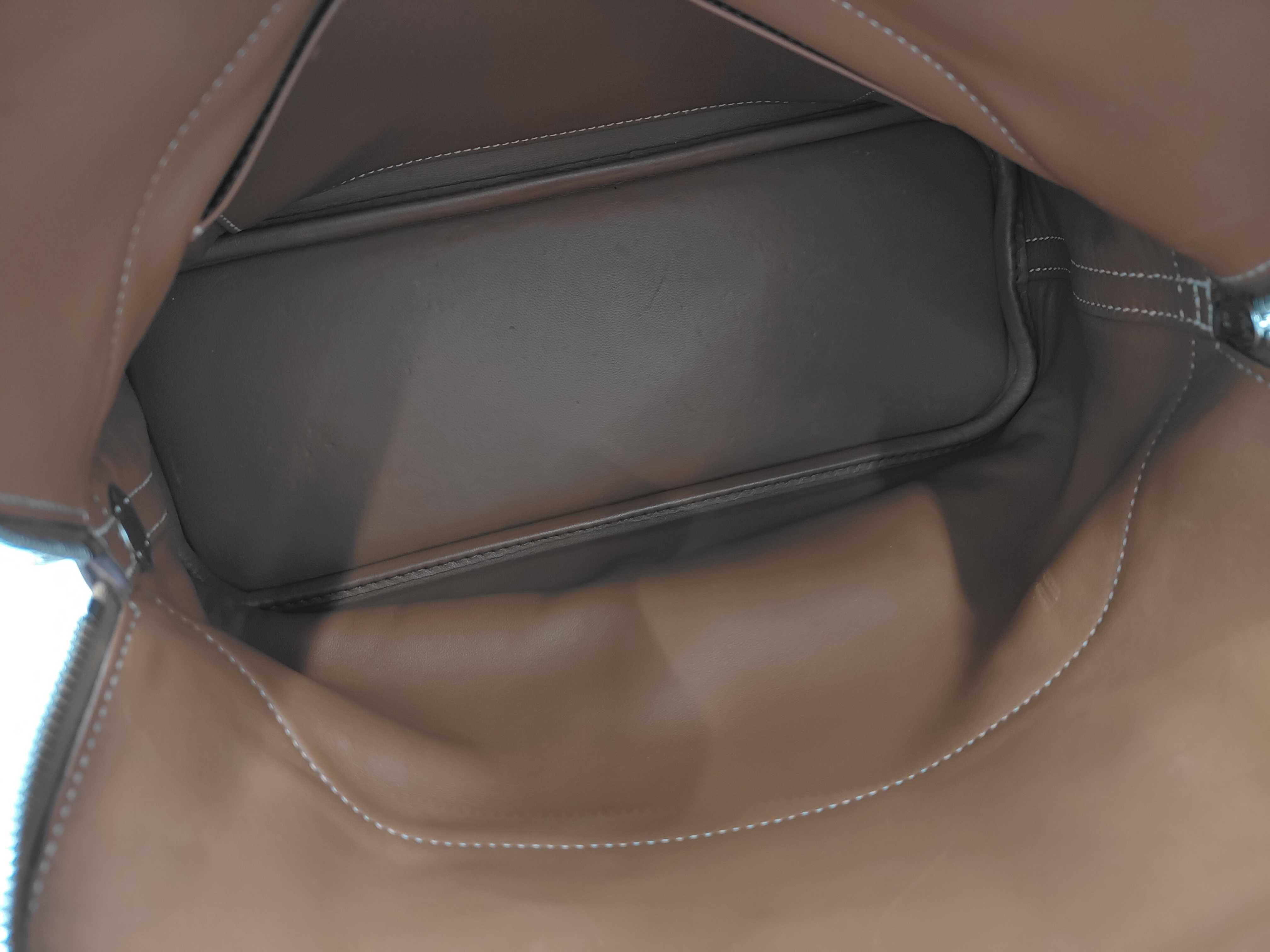 Bolide 31 handbag (T stamp), Taurillon Clemence leather, gold finish. — view 9