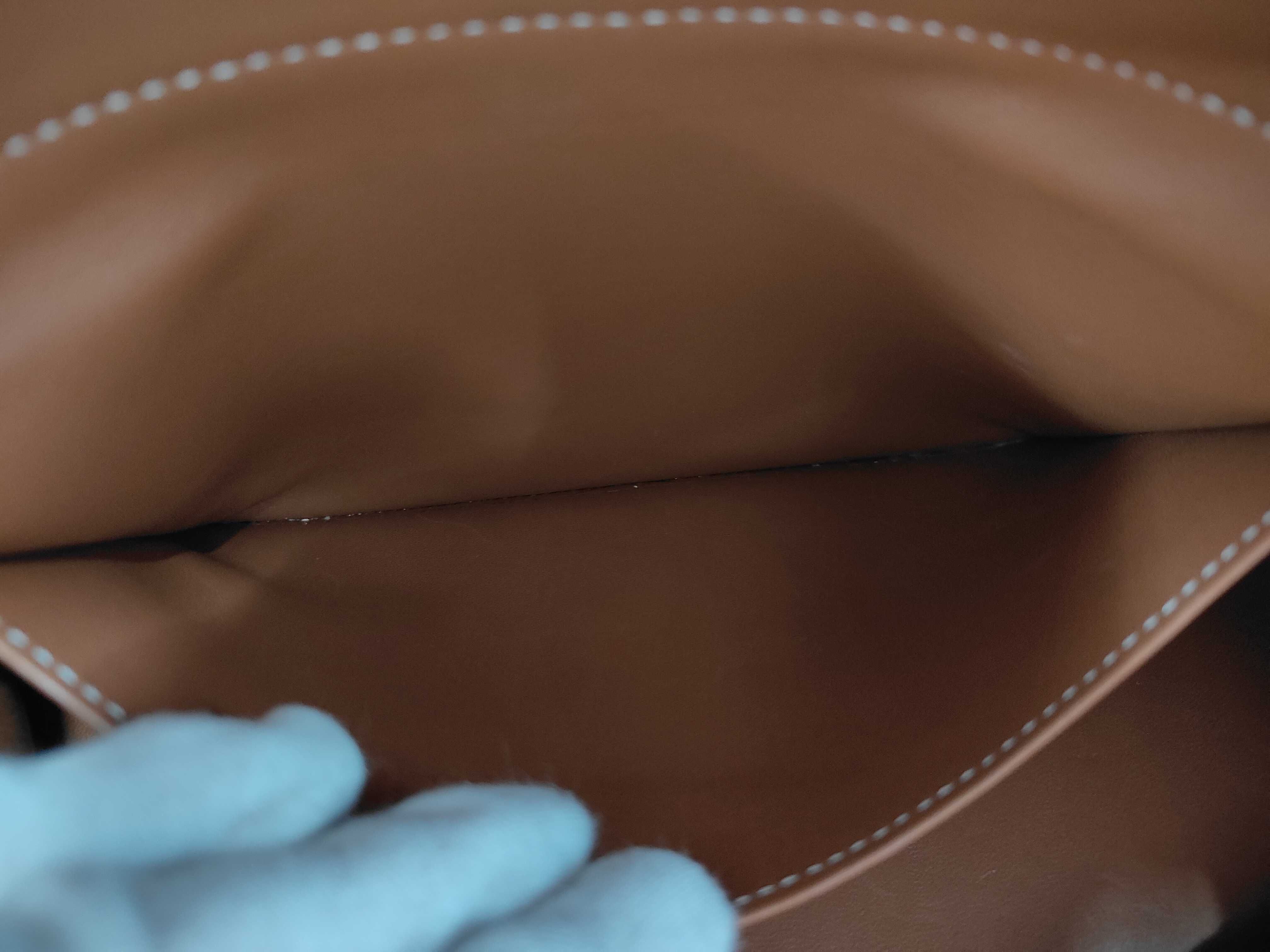 Bolide 31 handbag (T stamp), Taurillon Clemence leather, gold finish. — view 10
