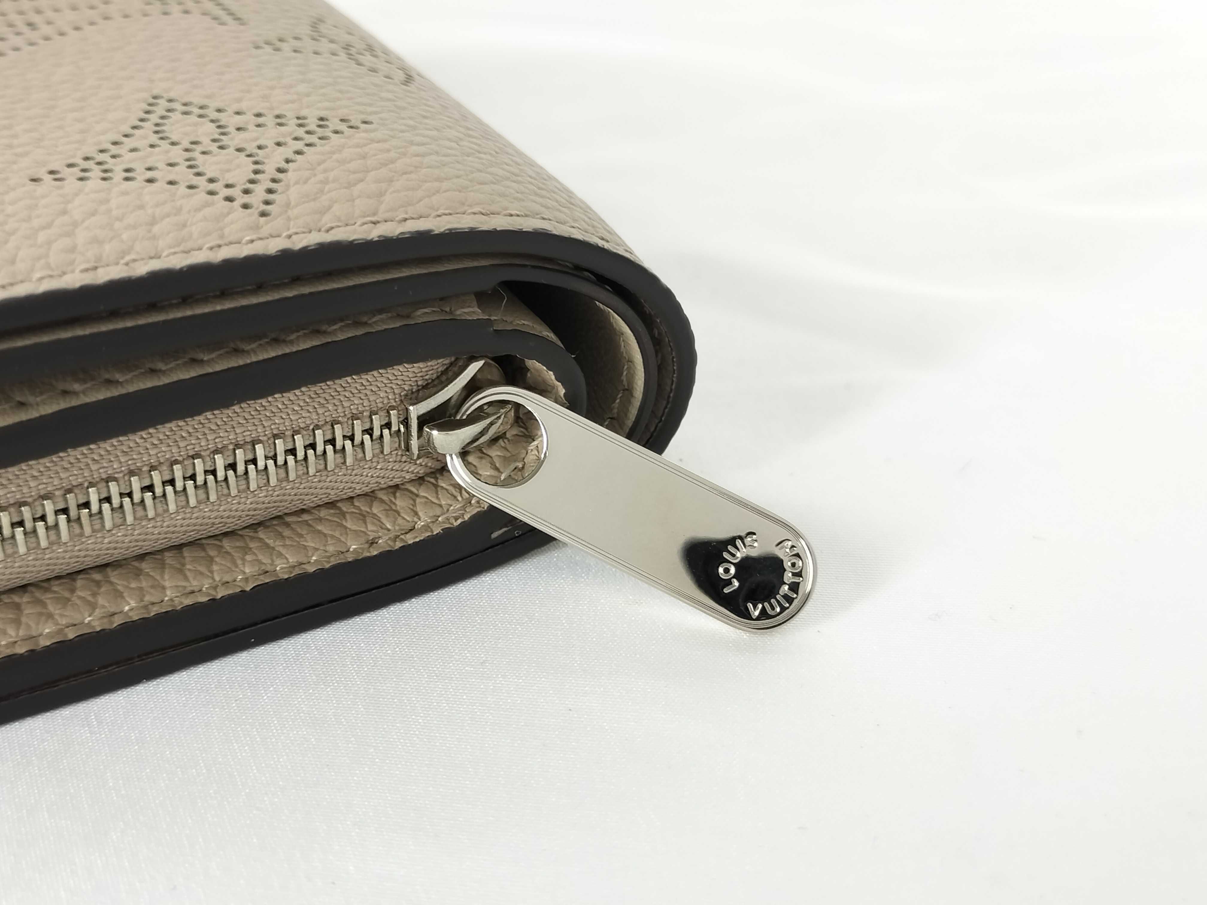 Mahina Monogram Mahina Galet Portefeuille Claire M80817 Wallet — view 10