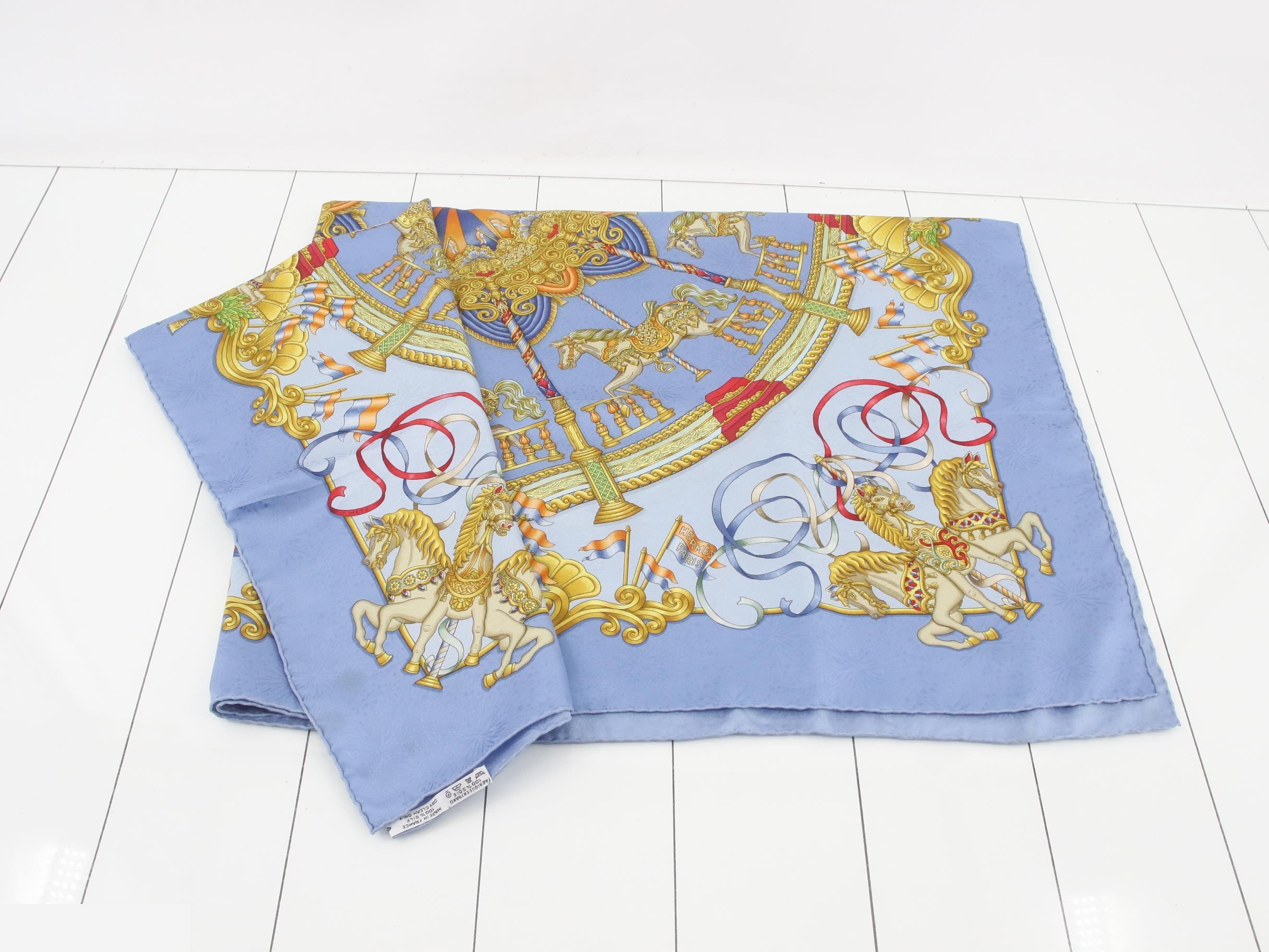 Carre 90 Silk Blue Luna Park — view 3