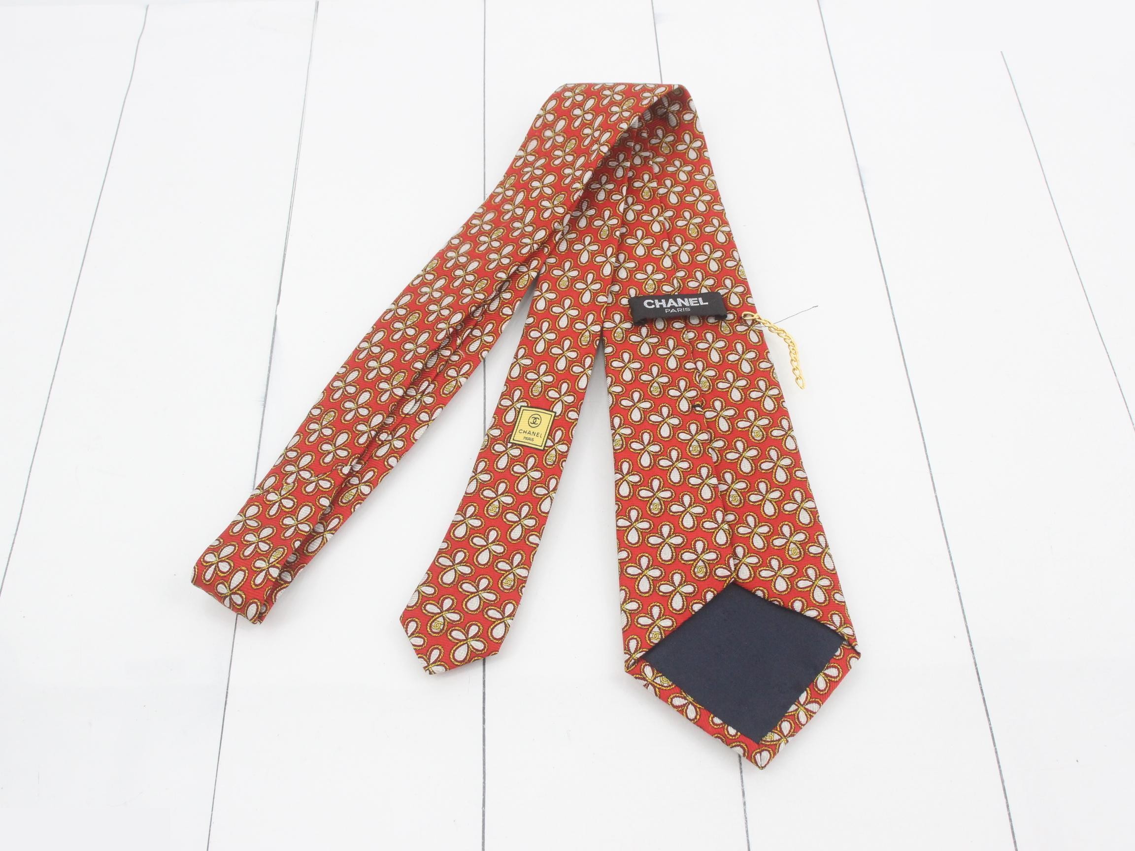 tie — view 2