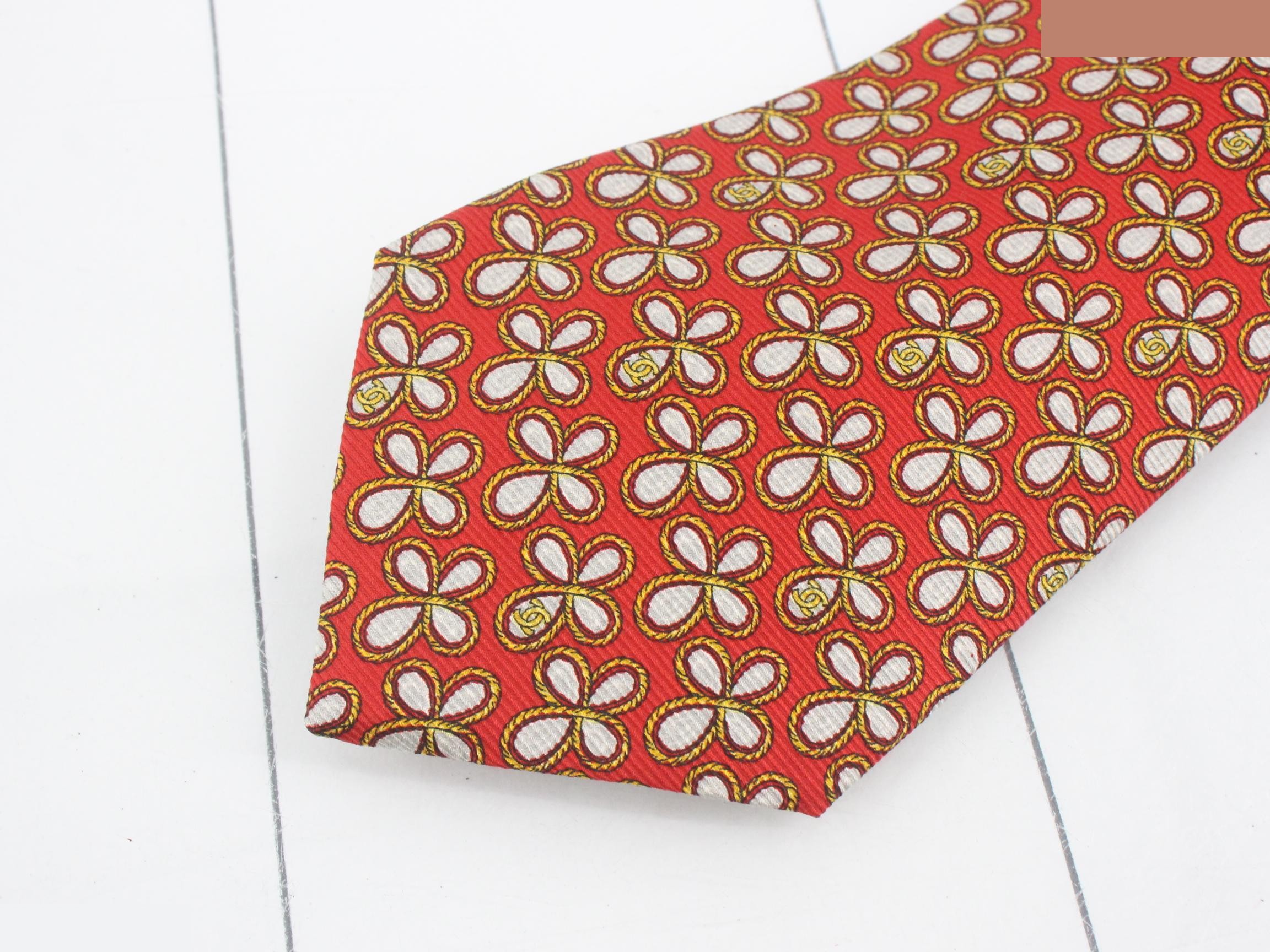 tie — view 3