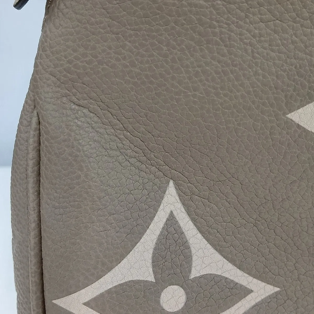 Bicolor Monogram Empreinte Trianon PM M46585 Beige (RFID detected) — view 15