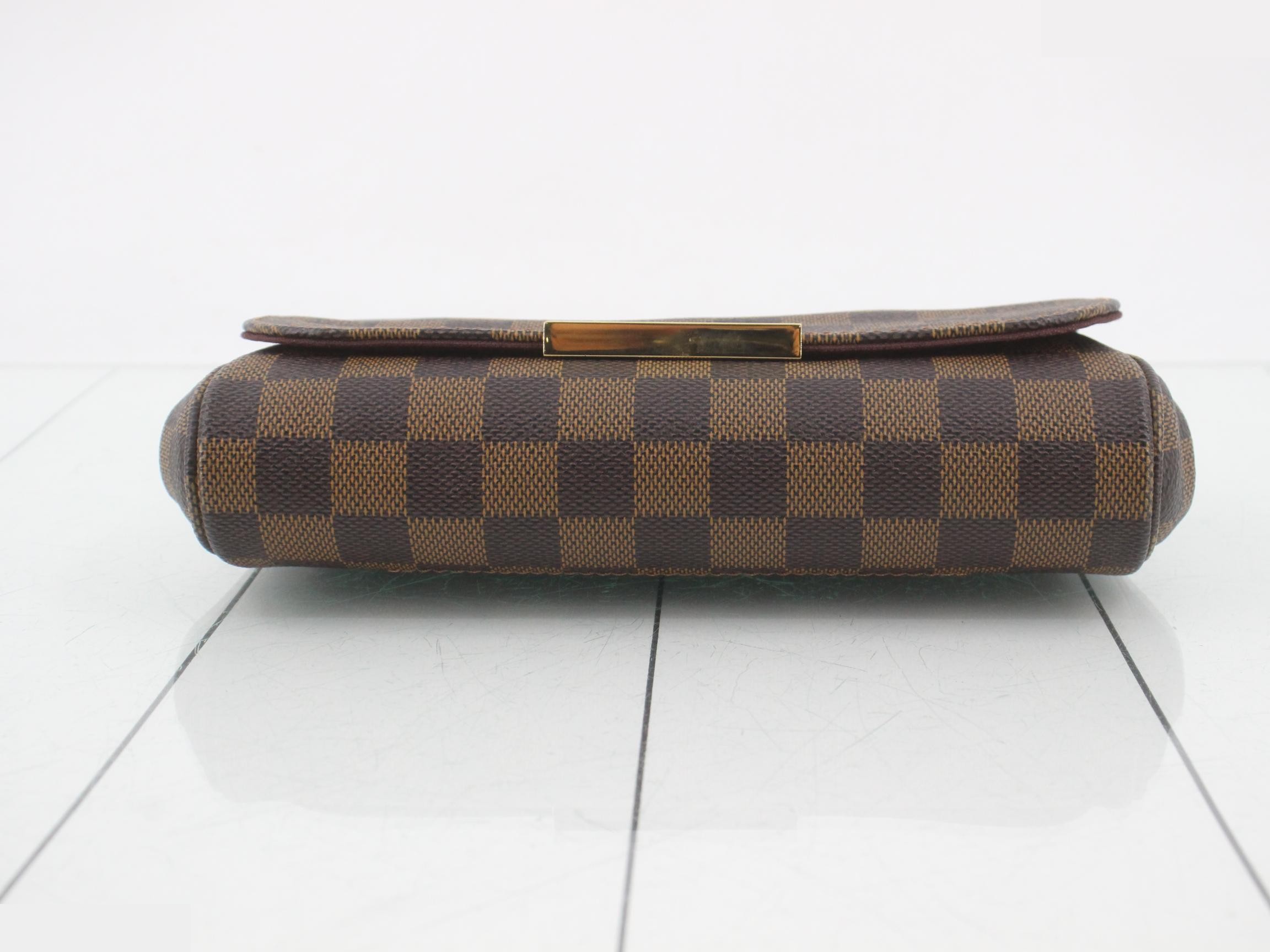Favorite PM DU0174 - Includes storage bag, long strap, and booklet. — view 3